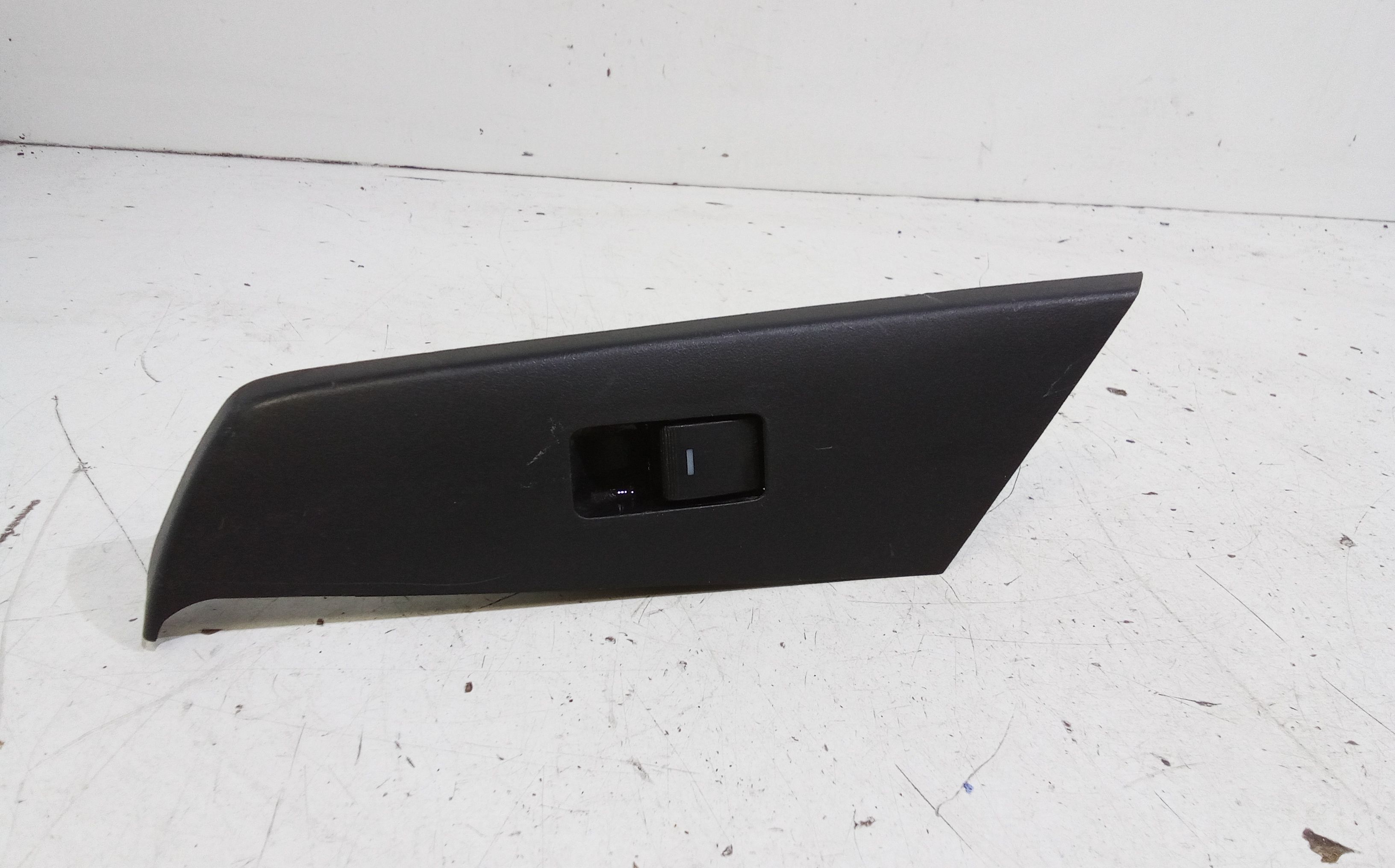 Interruttore Alzacristalli Porta Post. Sinistro BBM266370 Usato