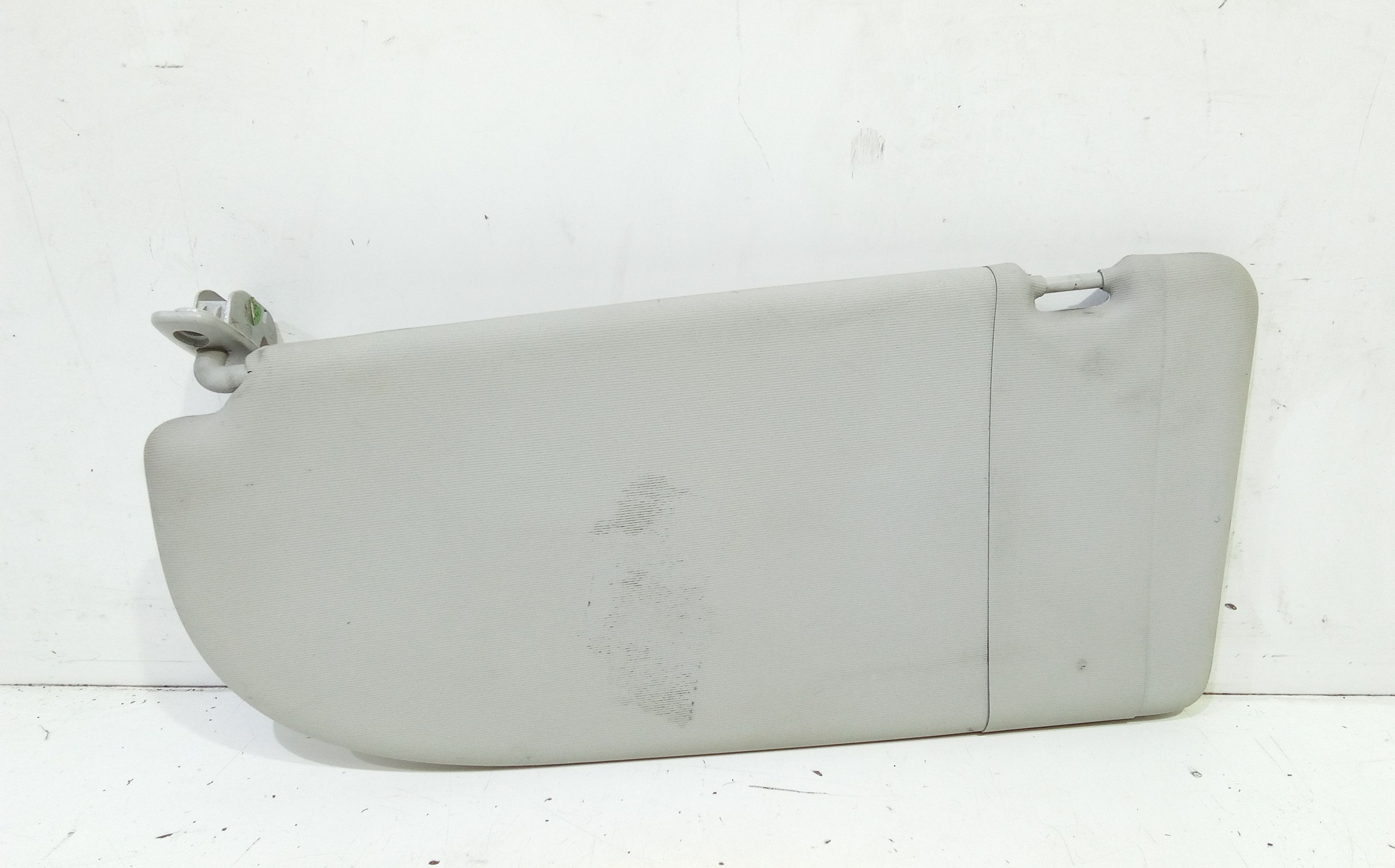 Aletta Parasole Parabrezza Sinistro 2K0857551G2F4 Usato