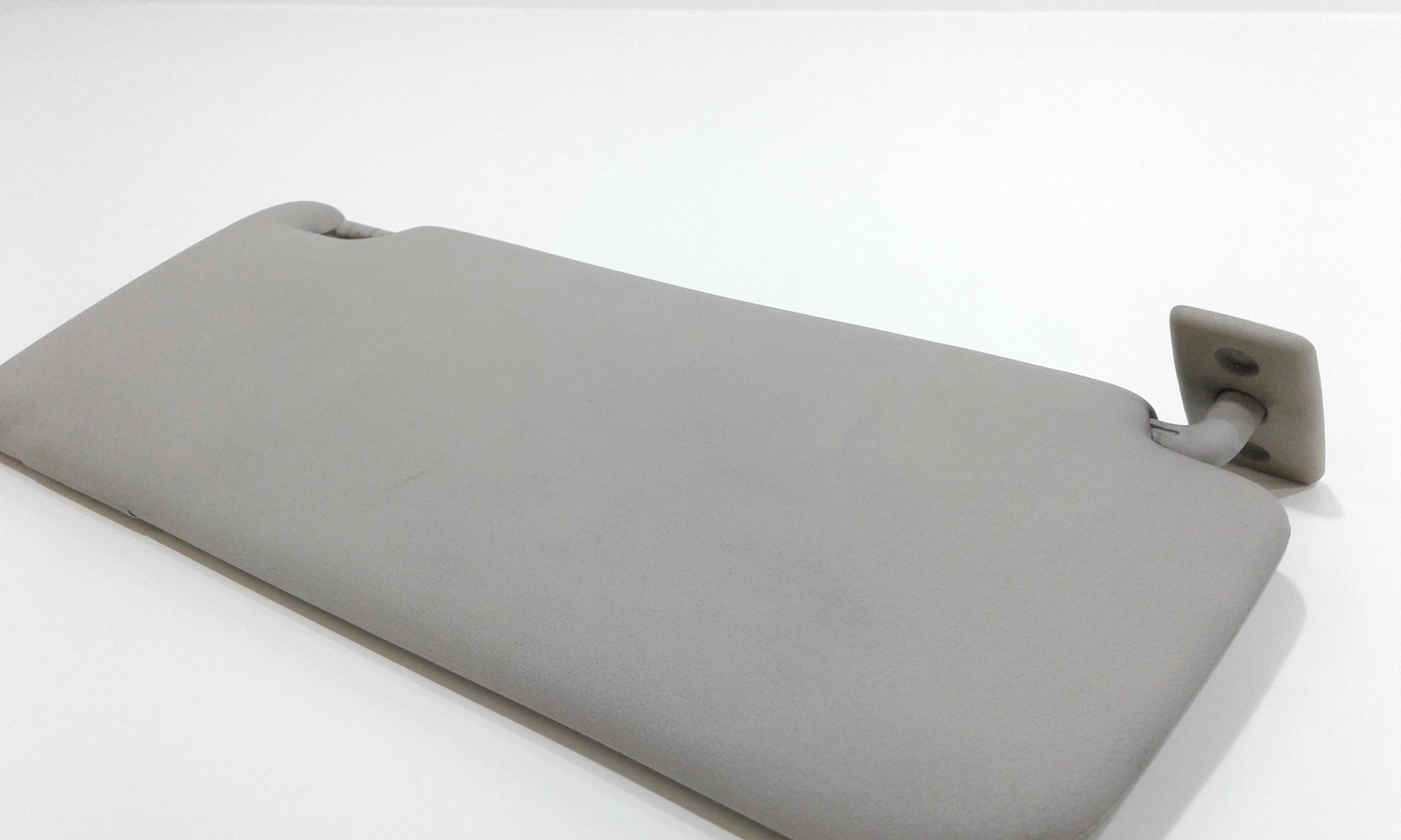 Aletta Parasole Parabrezza Sinistro A1688100110 Usato