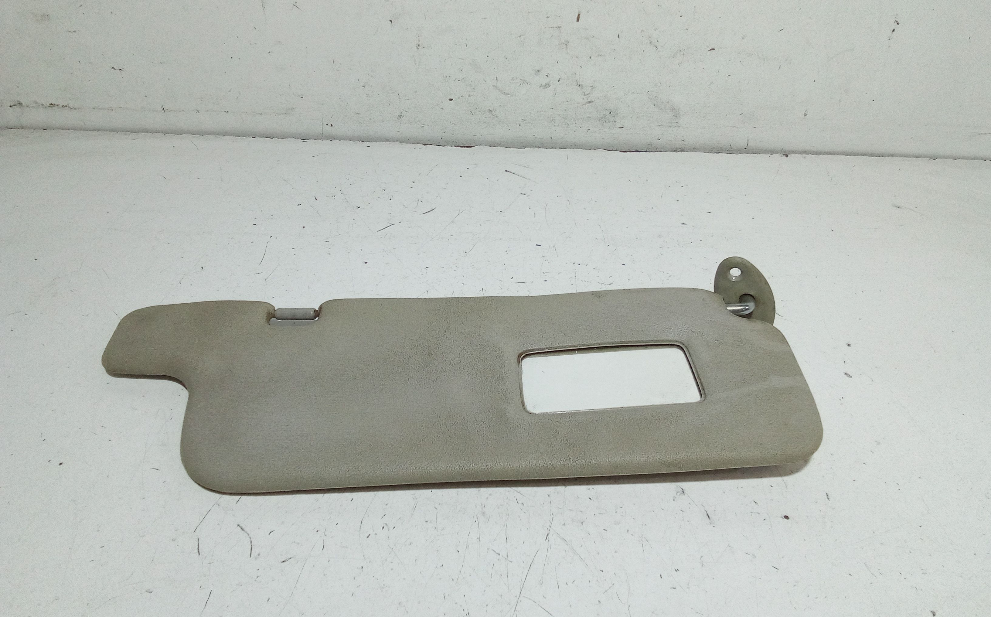 Aletta Parasole Parabrezza Destro 7431052041B0 Usato