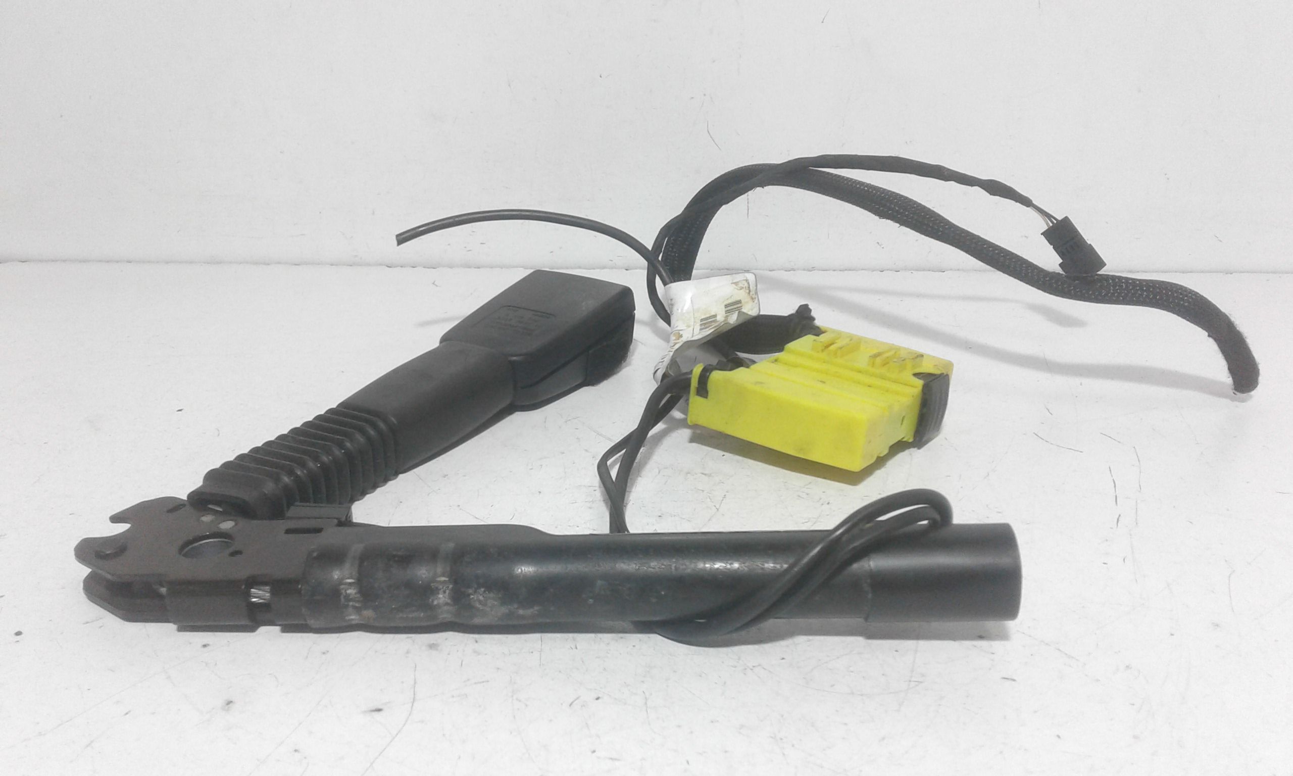 Pretensionatore Cinture Sicurezza Ant. Destro,pretensionatore Cinture Sicurezza Ant. Sinistro Usato