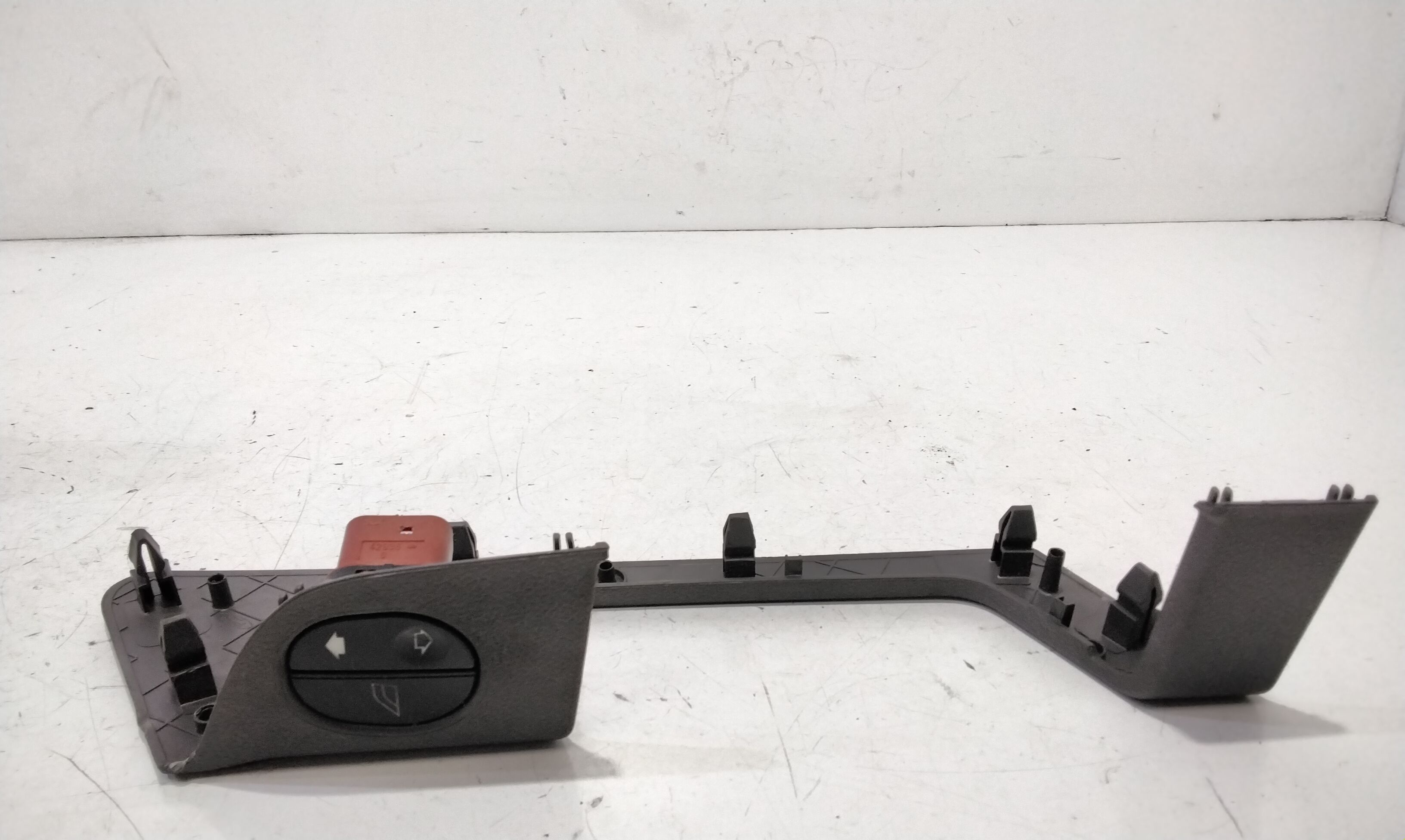 Interruttore Alzacristalli Porta Ant. Destro 1107243 Usato