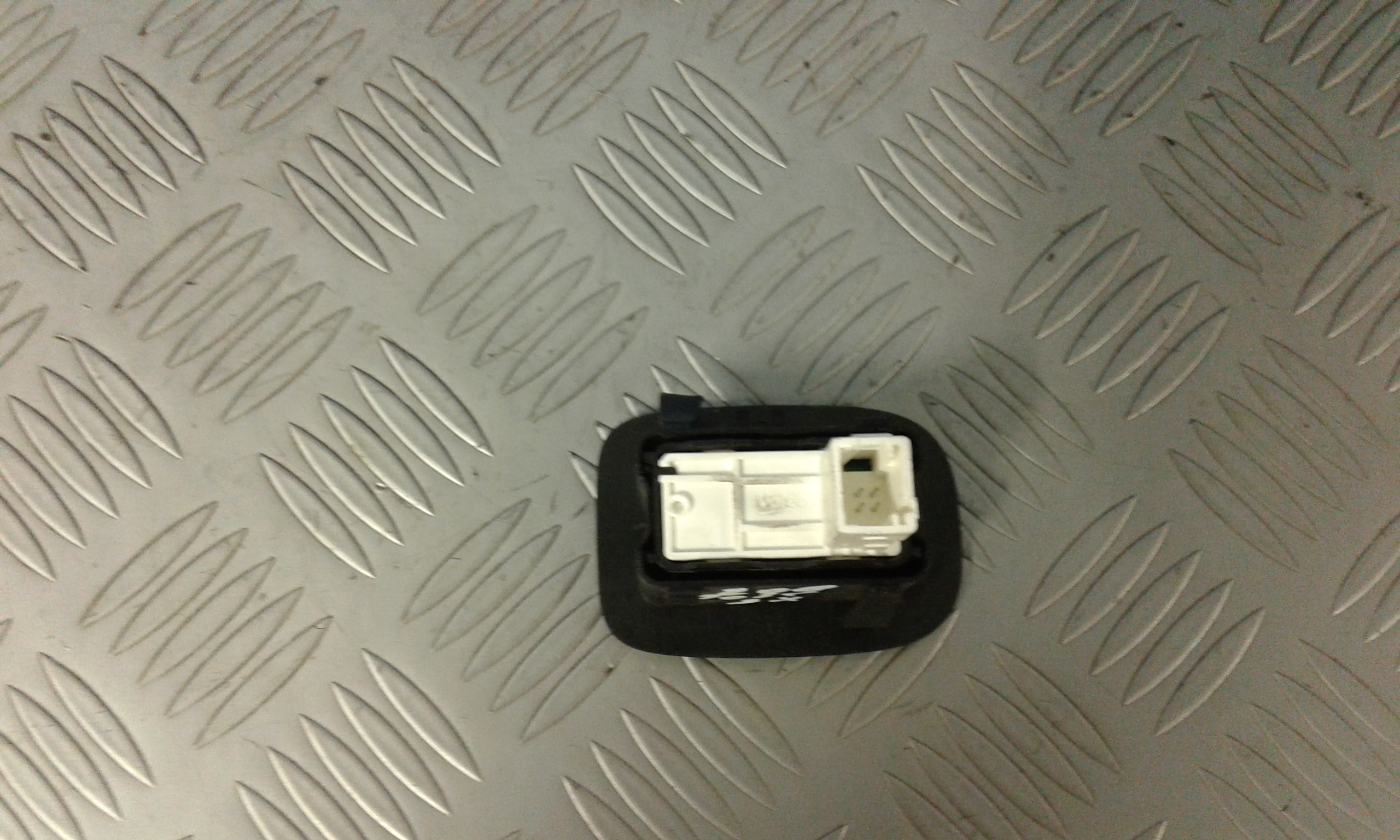 Interruttore Alzacristalli Porta Post. Sinistro 96751119ZD Usato