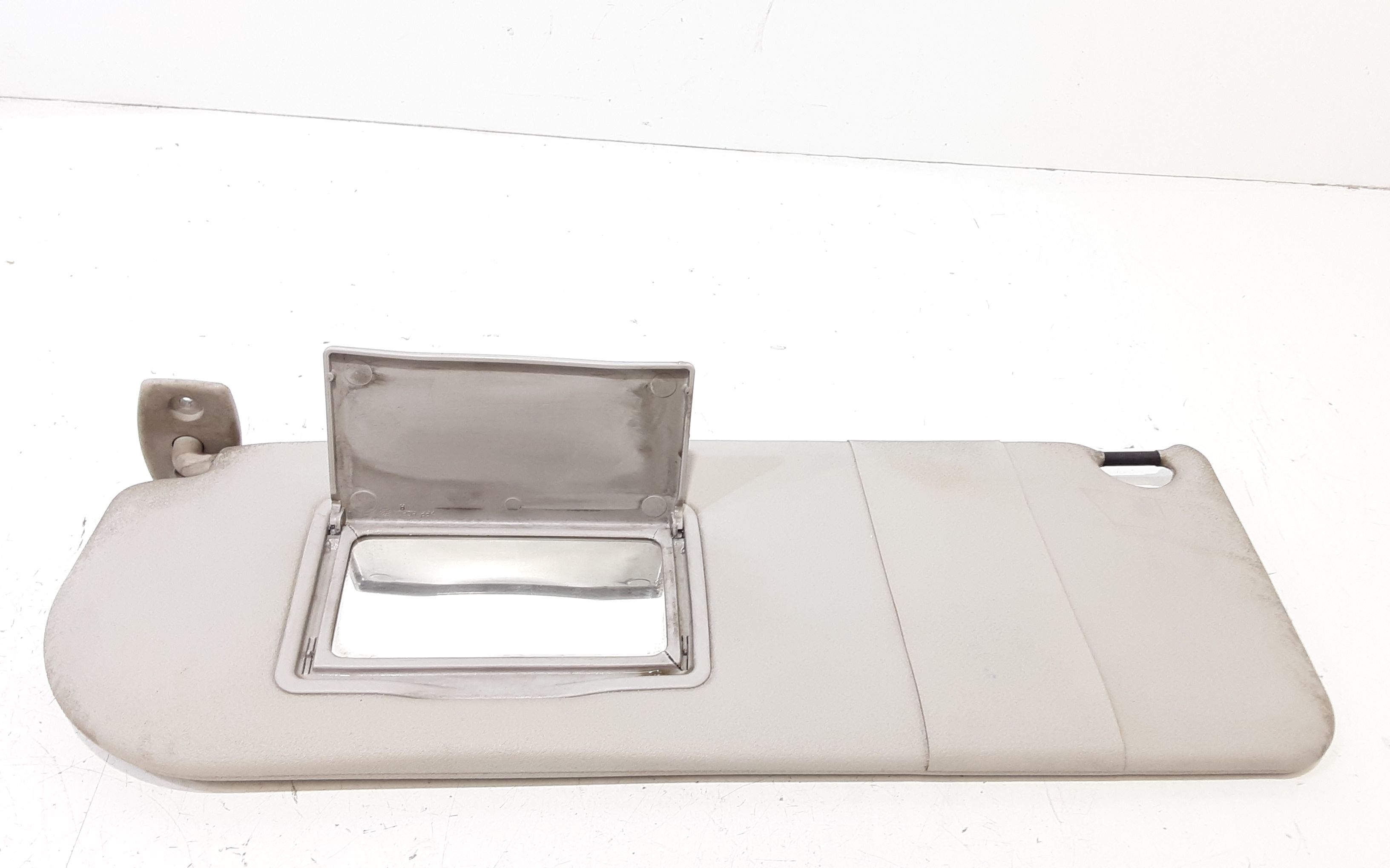 Aletta Parasole Parabrezza Sinistro 9467252077 Usato