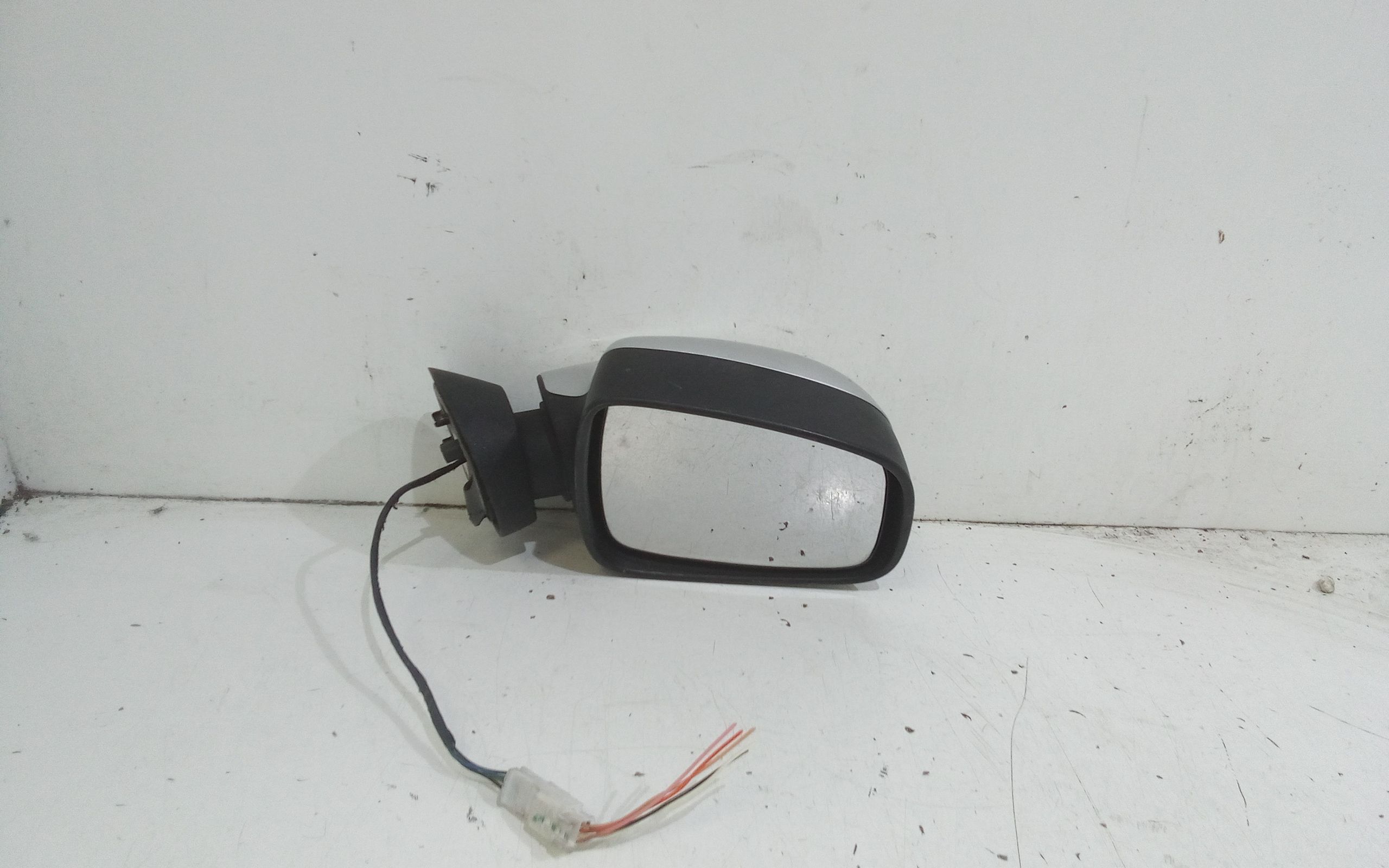 Retrovisore Est. Destro 963015207R Usato