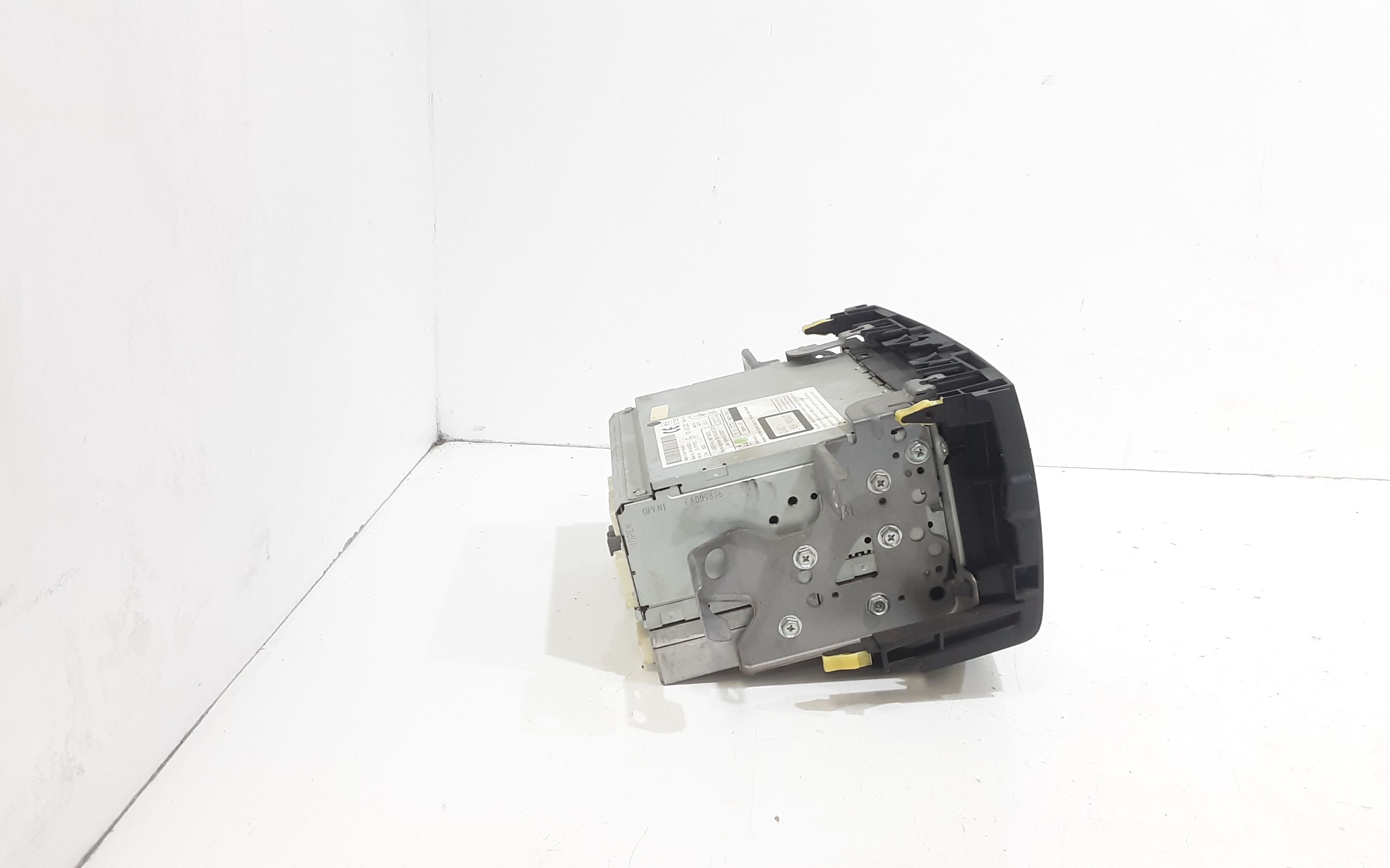 Radio C/sistema Di Navigatore Satellitare Usato