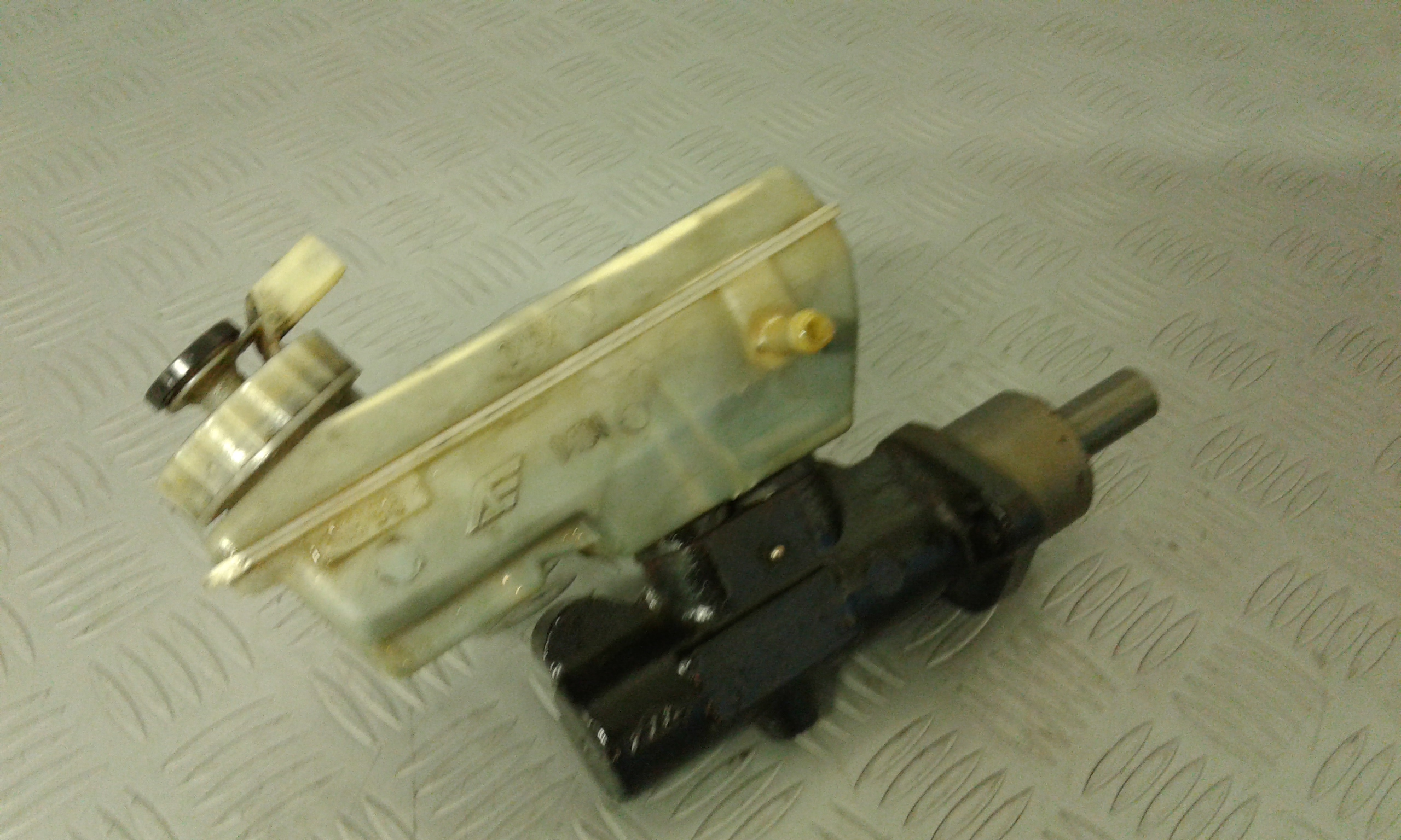 Pompa Comando Freni 7200918 Usato