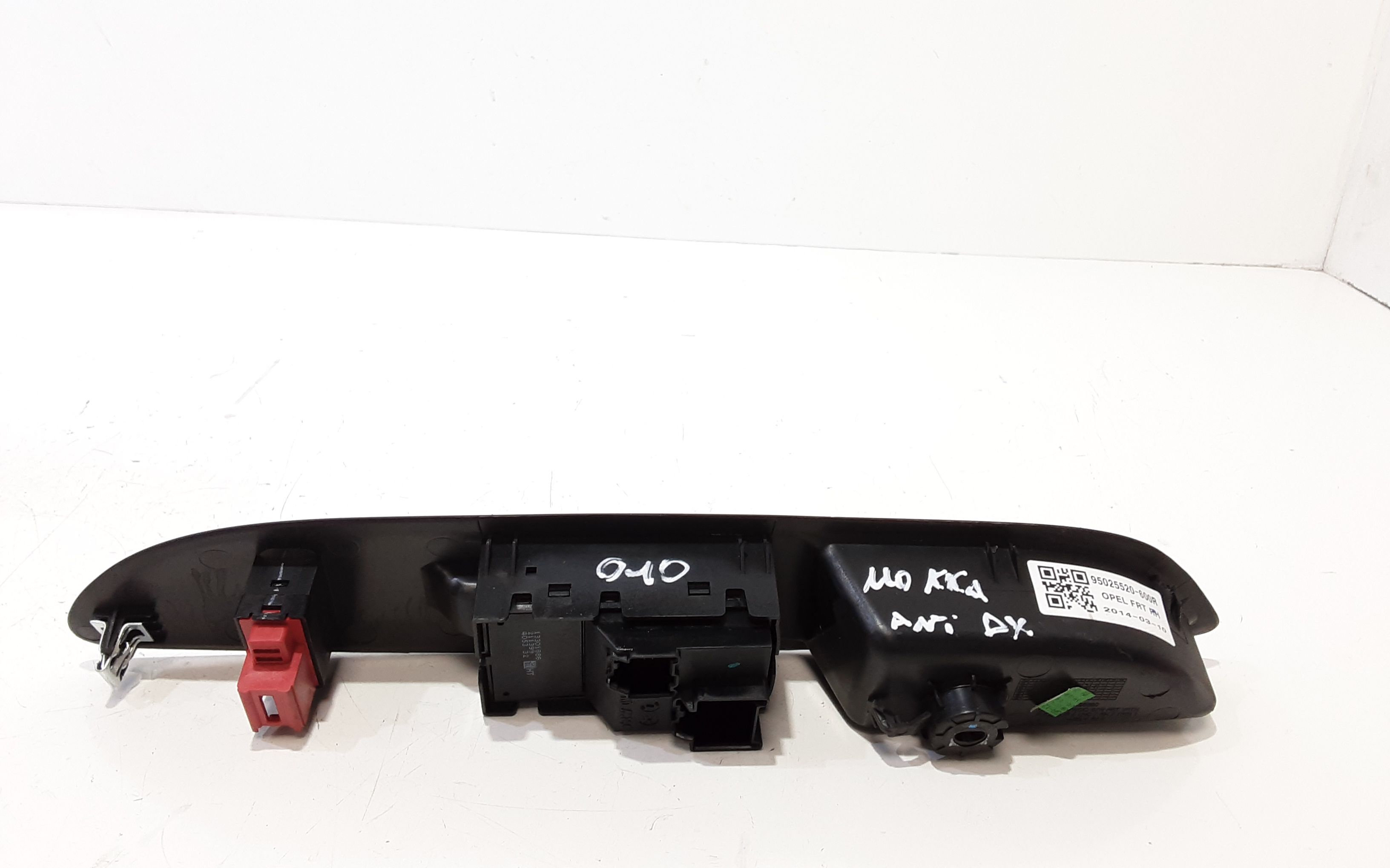 Interruttore Alzacristalli Porta Ant. Destro 13301886 Usato