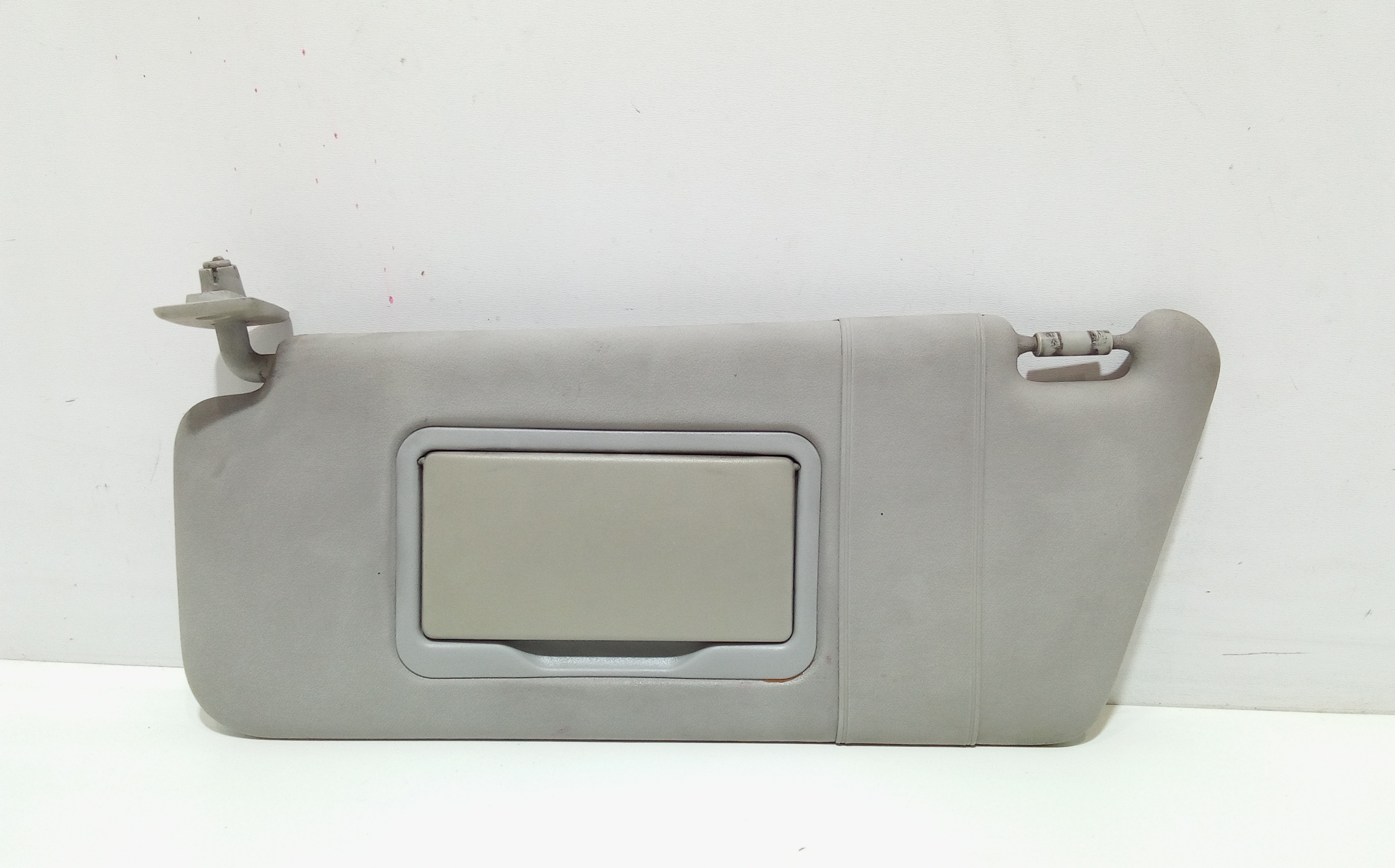 Aletta Parasole Parabrezza Sinistro A1688100110 Usato