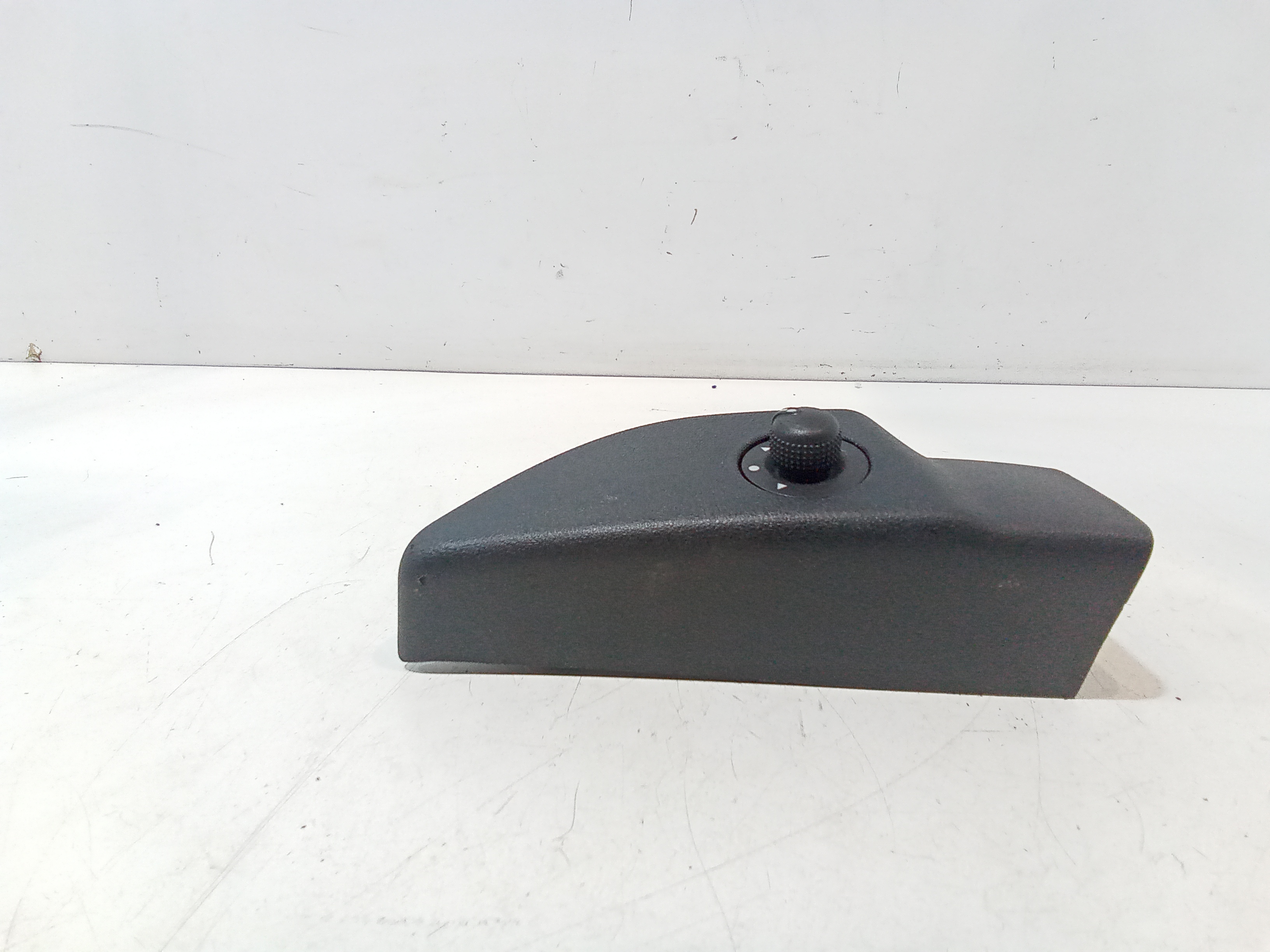 Interruttore Regolazione Retrovisore Est. 735619347 Usato