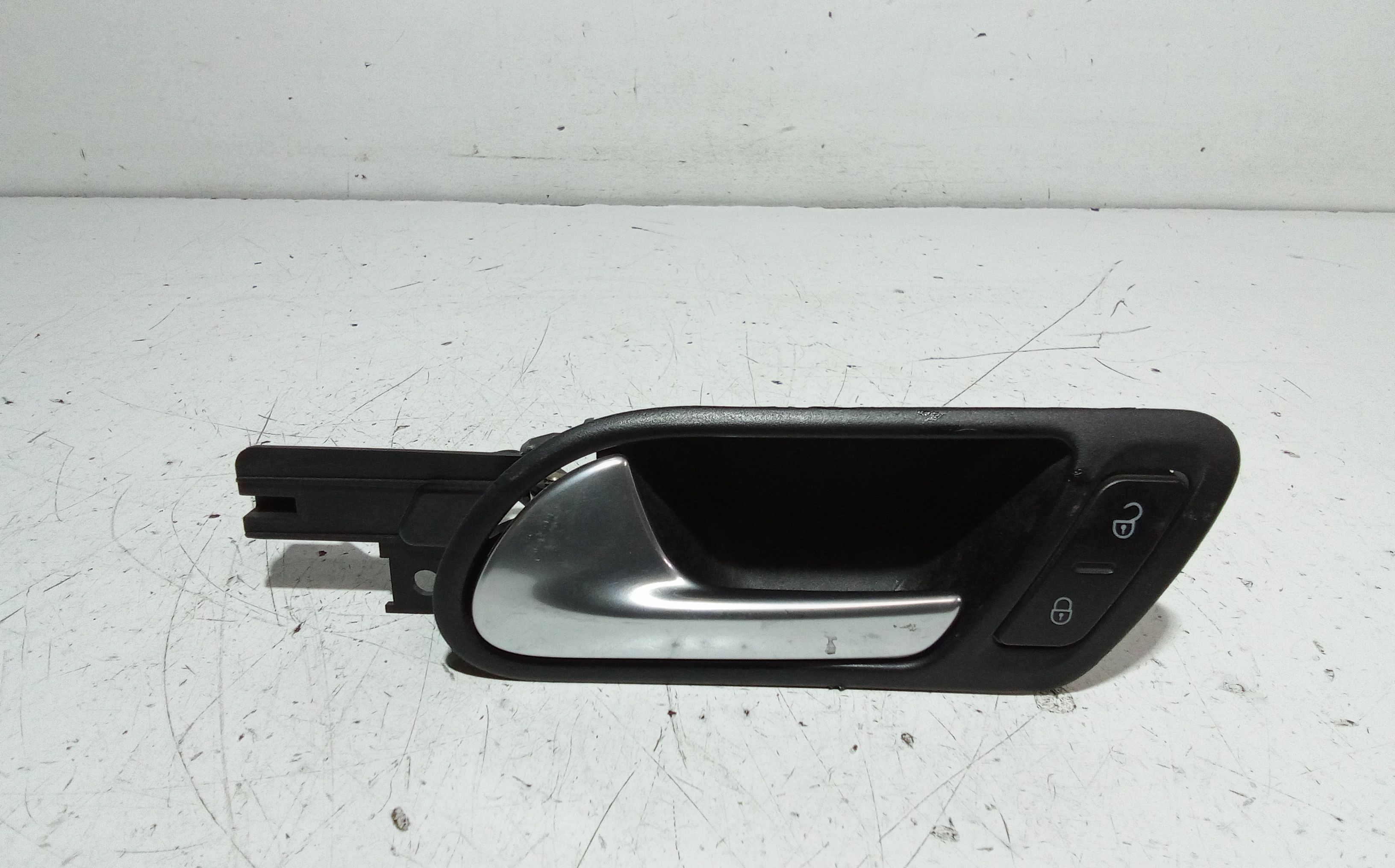 Maniglia Int. Apertura Porta Ant. Sinistro 1K1837113HUAQ Usato