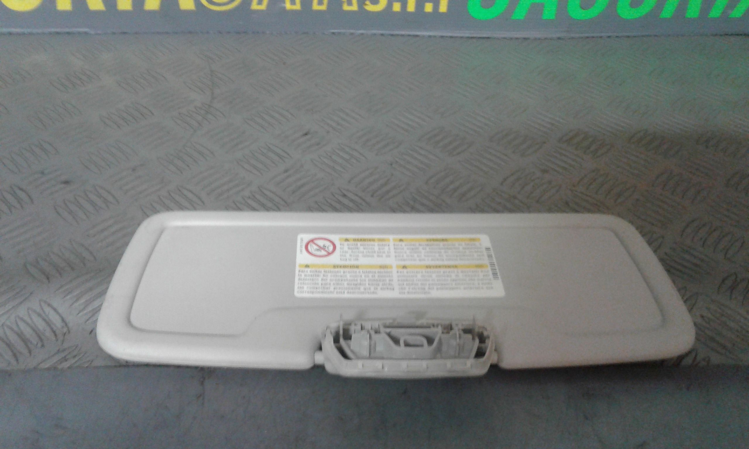 Aletta Parasole Parabrezza Destro A4518100410C24A Usato