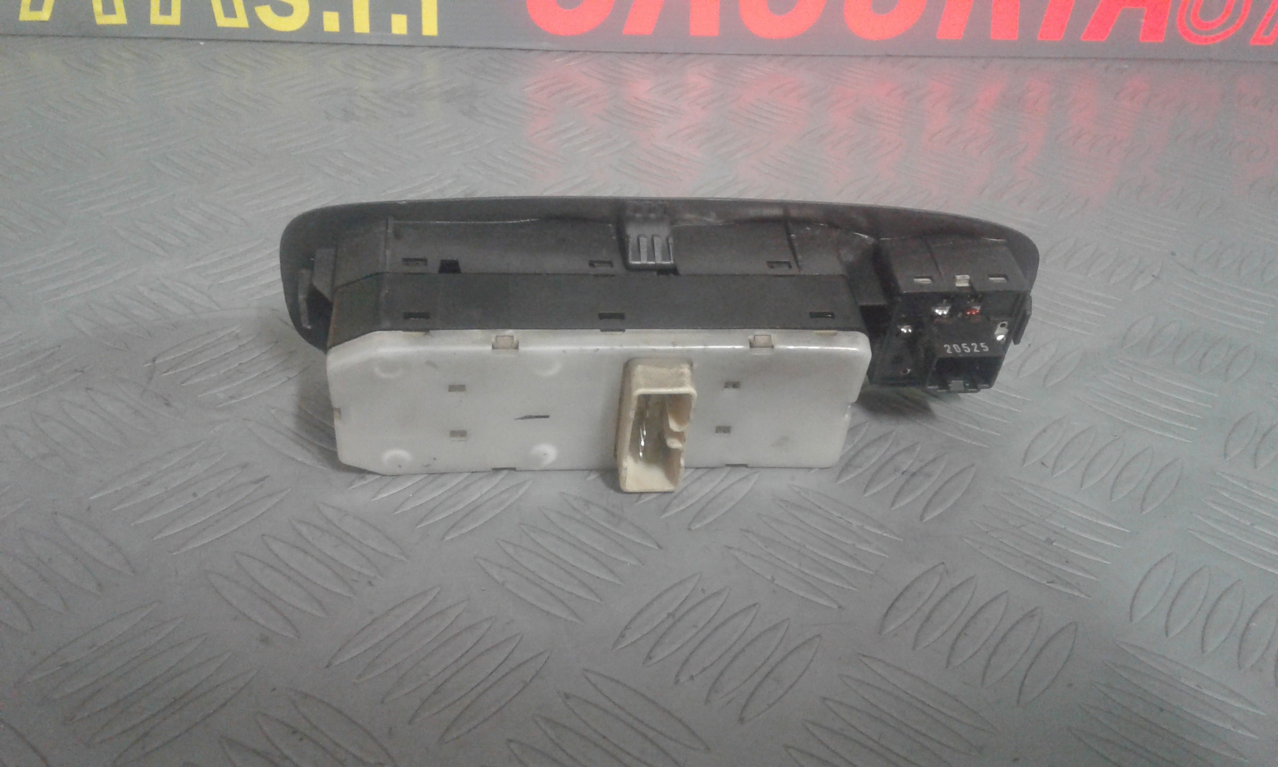 Interruttore Alzacristalli Porta Ant. Sinistro Usato