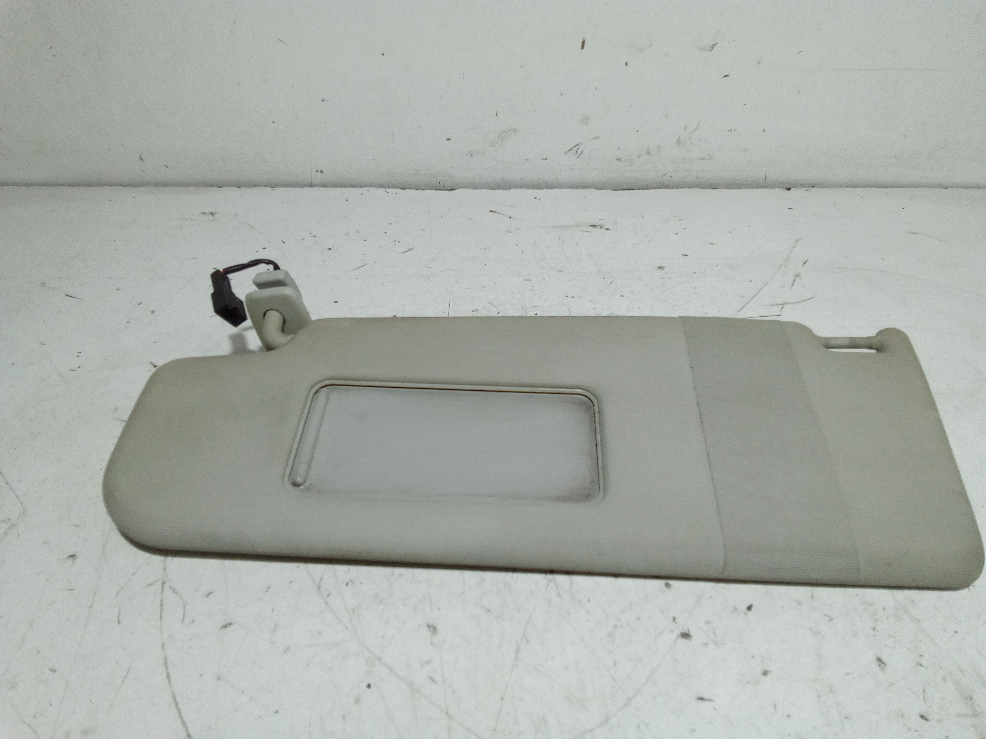 Aletta Parasole Parabrezza Sinistro 1K0857551N2F4 Usato