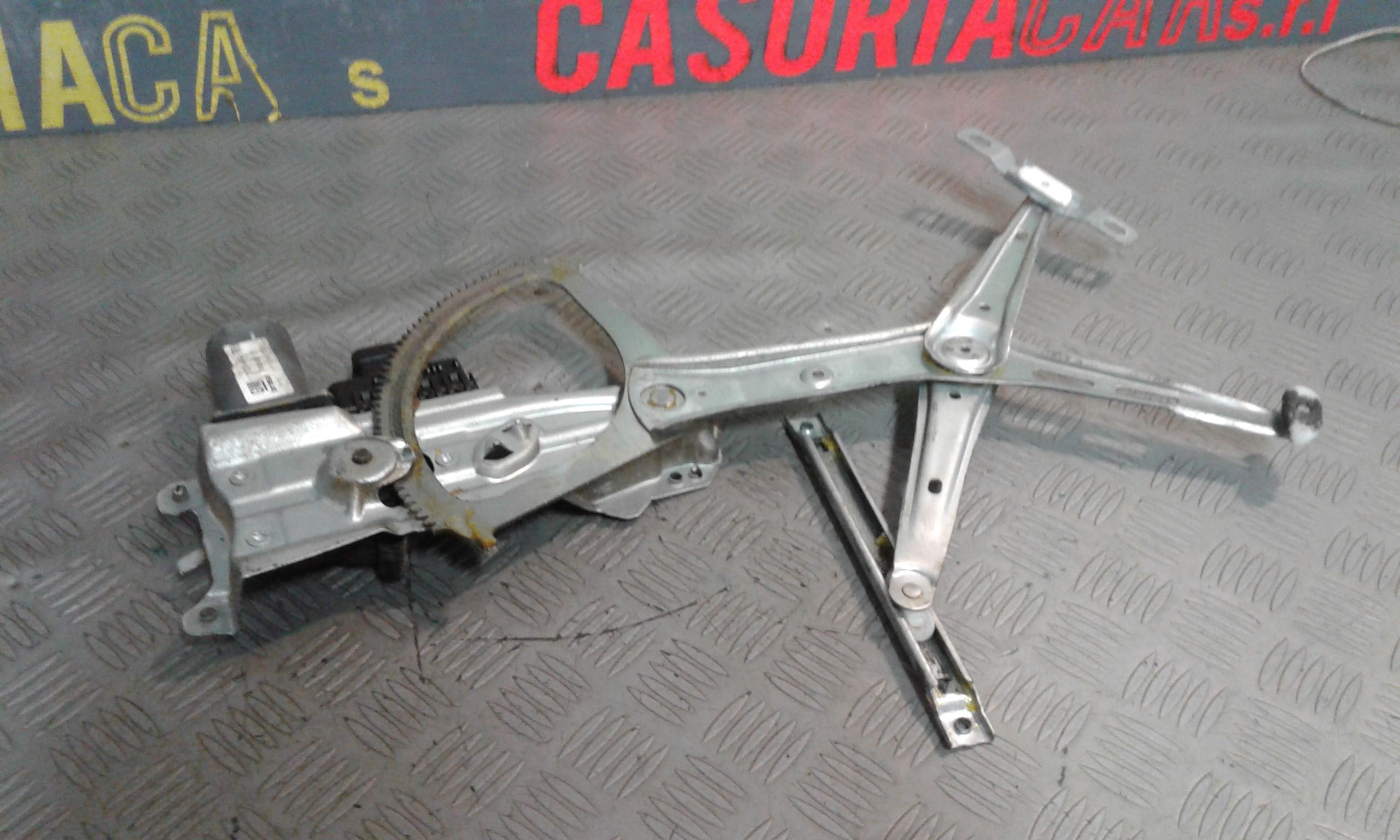 Alzacristallo Porta Ant. Destro Usato