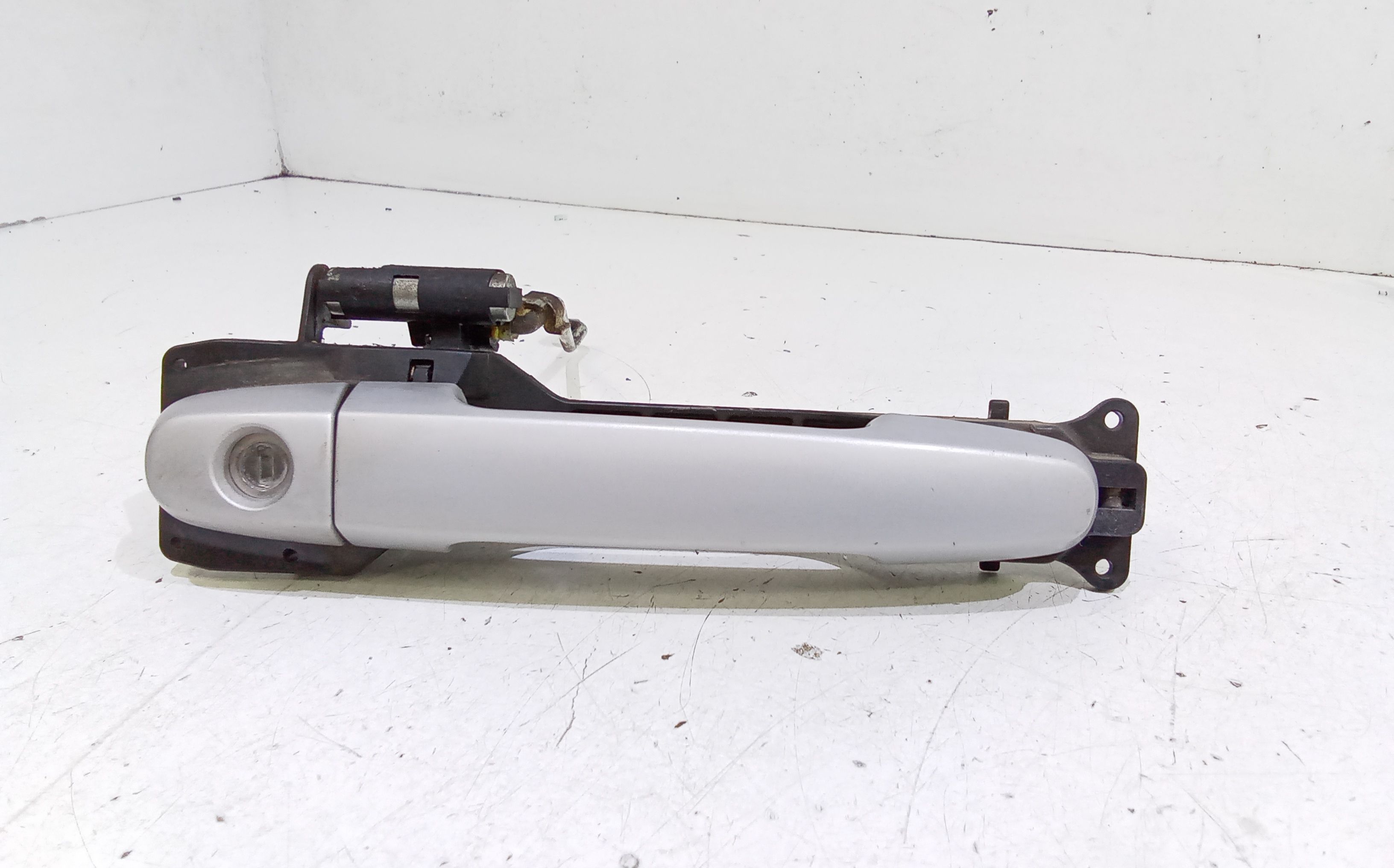 Maniglia Porta Ant. Destro 692100D060A1 Usato