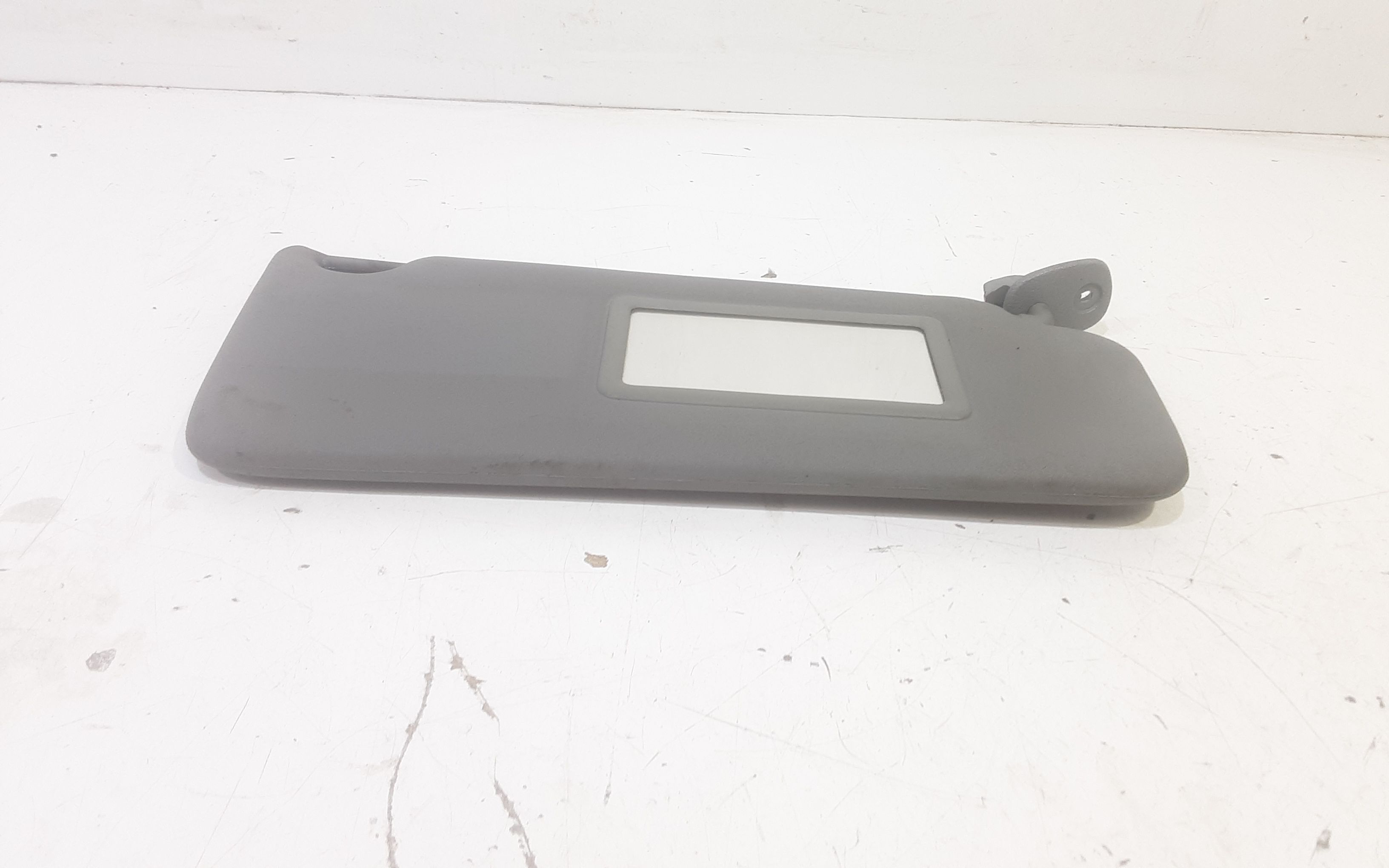 Aletta Parasole Parabrezza Destro 8200240038 Usato