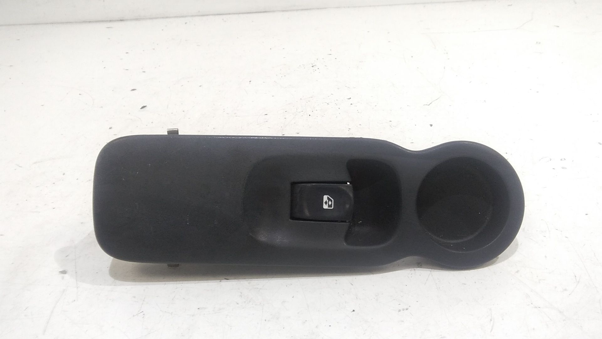 Interruttore Alzacristalli Porta Ant. Destro 8200214936 Usato