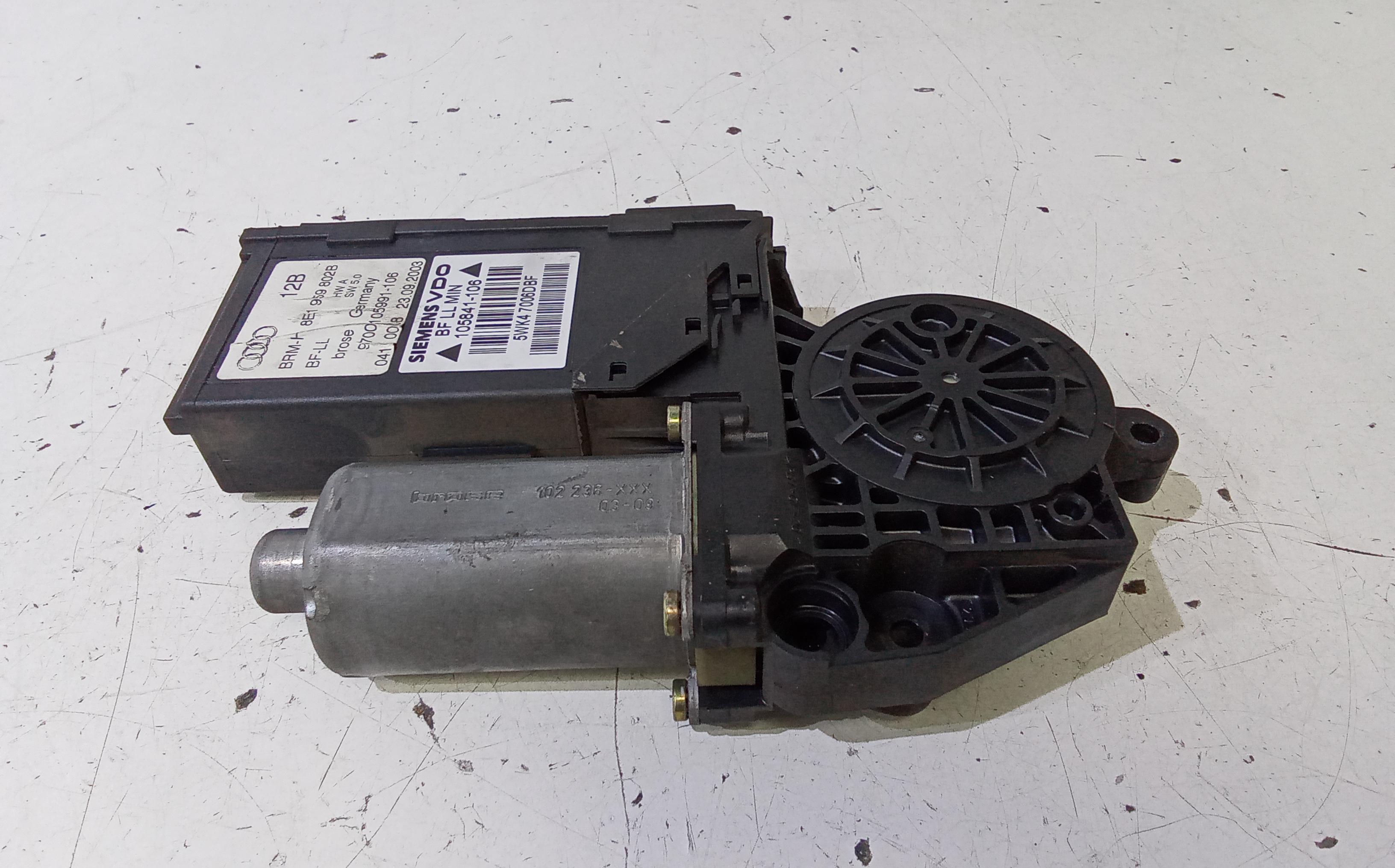 Motorino Alzacristallo Porta Ant. Destro 8E1959802G Usato