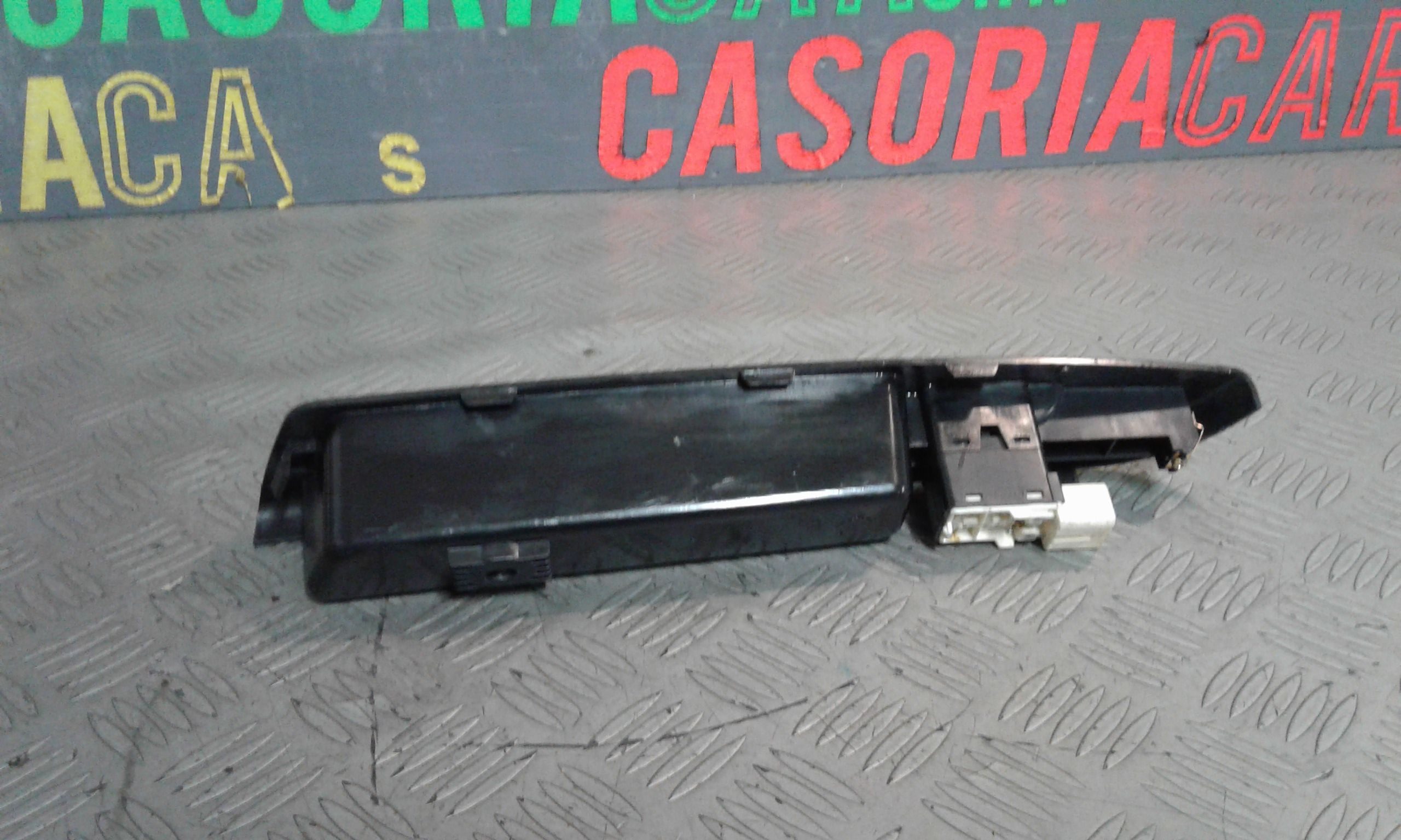 Interruttore Alzacristalli Porta Ant. Destro 96451917 Usato