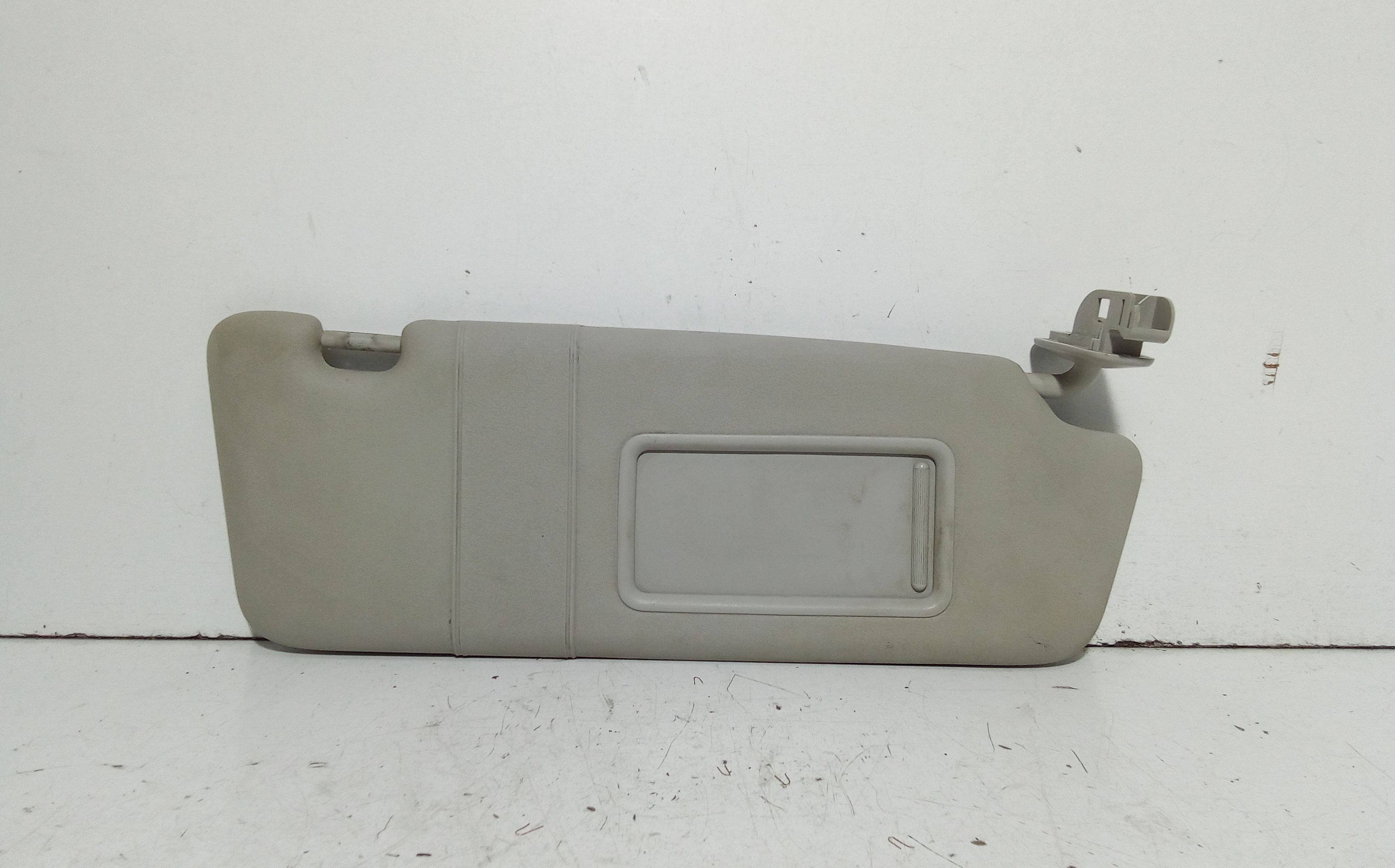 Aletta Parasole Parabrezza Destro 8P08575525B9 Usato