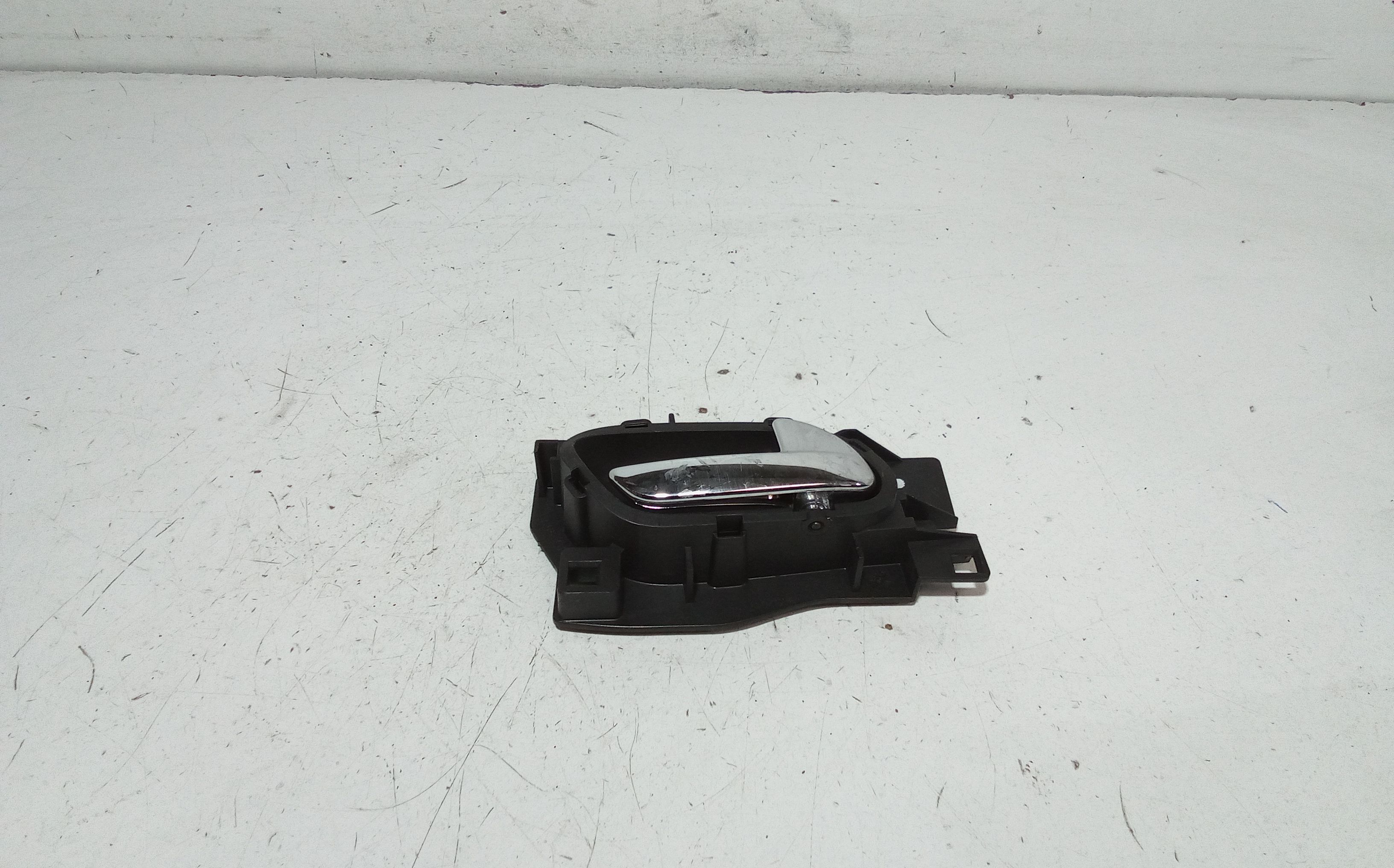 Maniglia Int. Apertura Porta Ant. Destro Usato