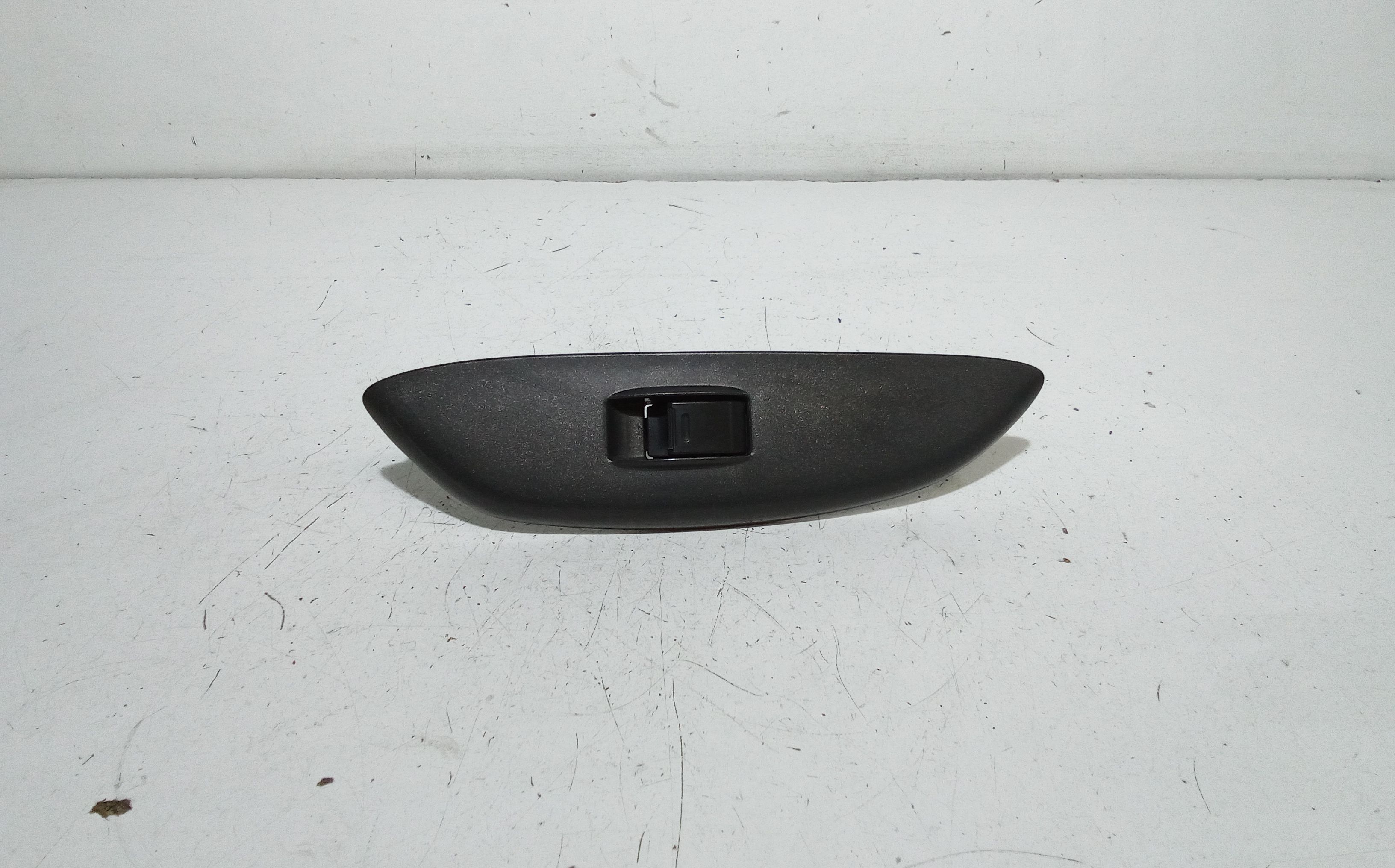 Interruttore Alzacristalli Porta Ant. Destro 8481012080 Usato