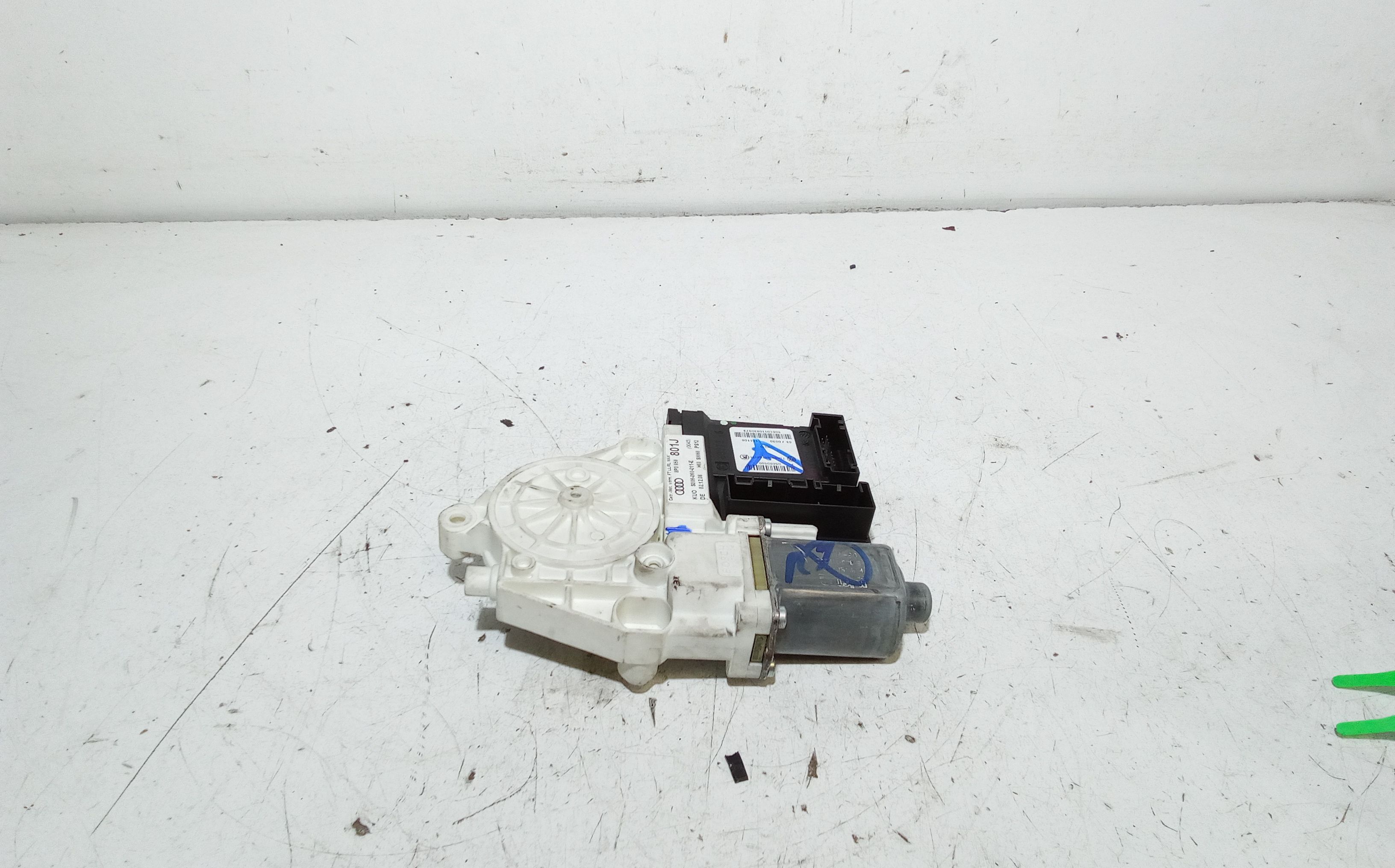 Motorino Alzacristallo Porta Ant. Destro 8P0959802P Usato