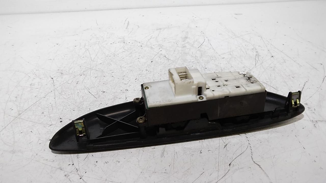 Interruttore Alzacristalli Porta Ant. Sinistro 8482010100 Usato