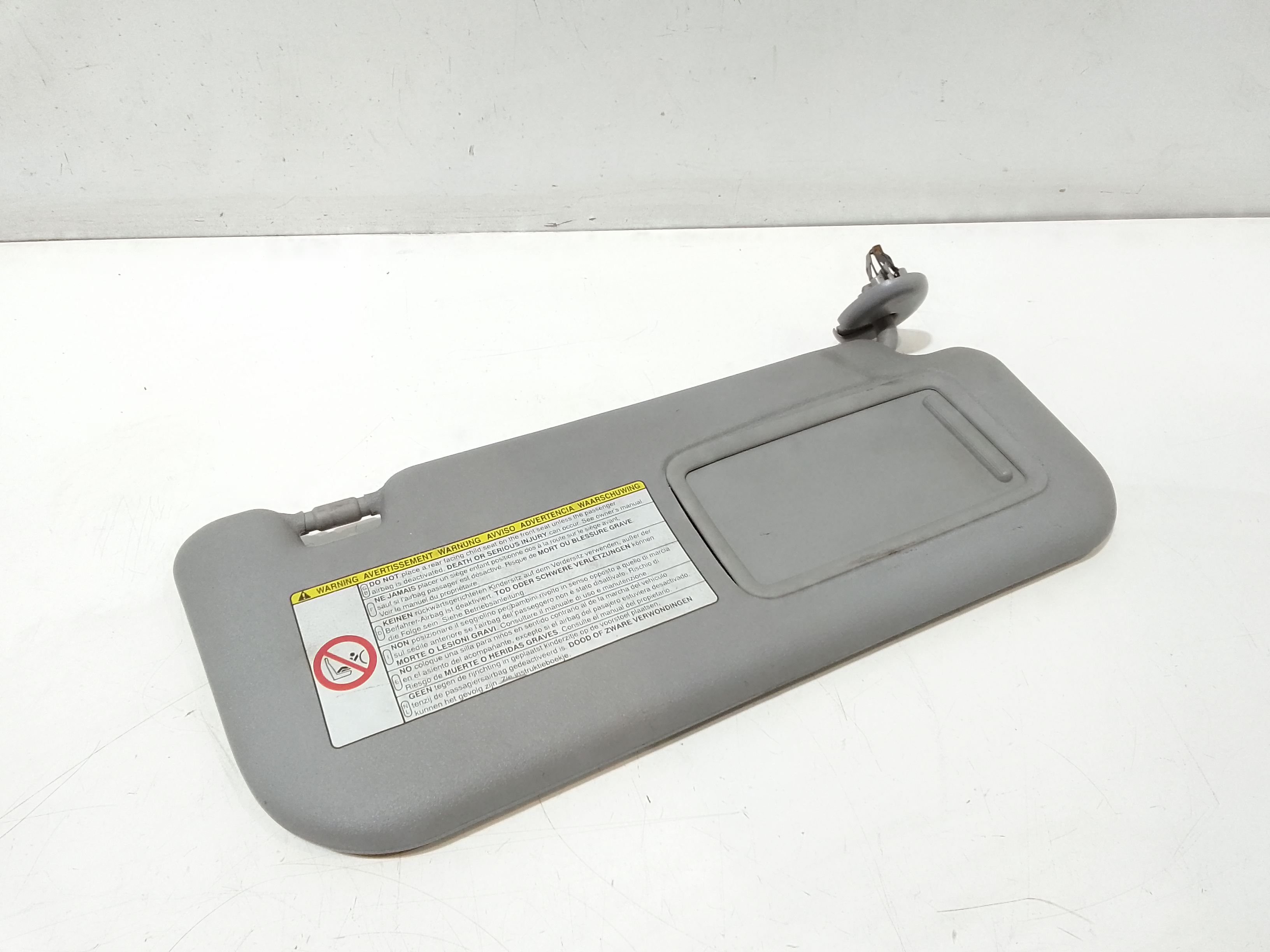 Aletta Parasole Parabrezza Destro 7431052531B0 Usato