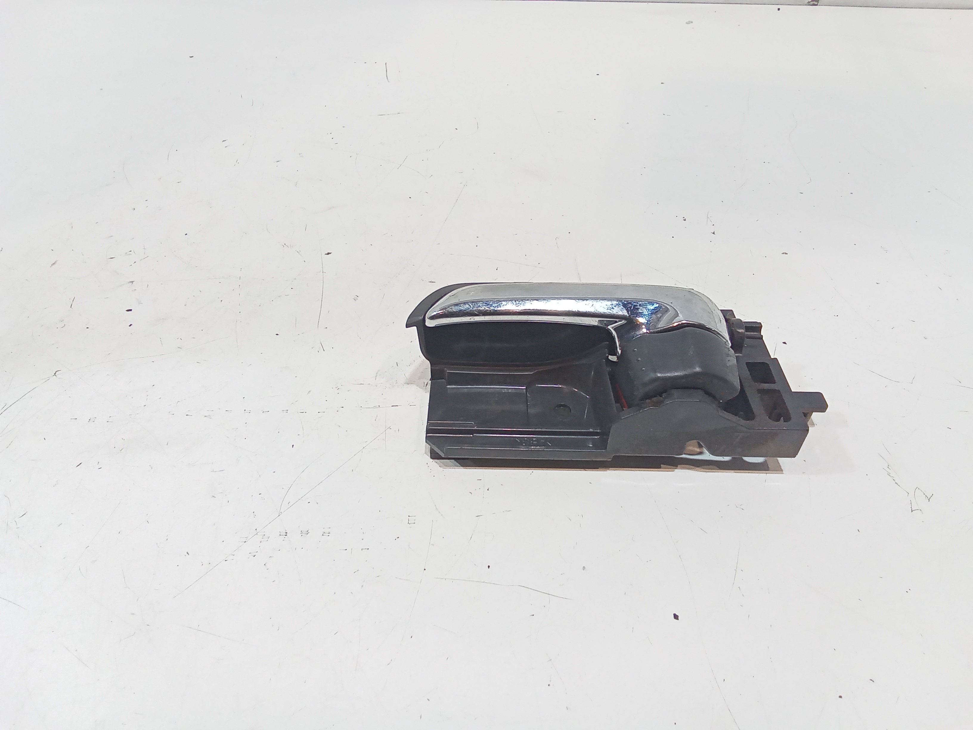 Maniglia Int. Apertura Porta Ant. Sinistro 8313062J00S1S Usato