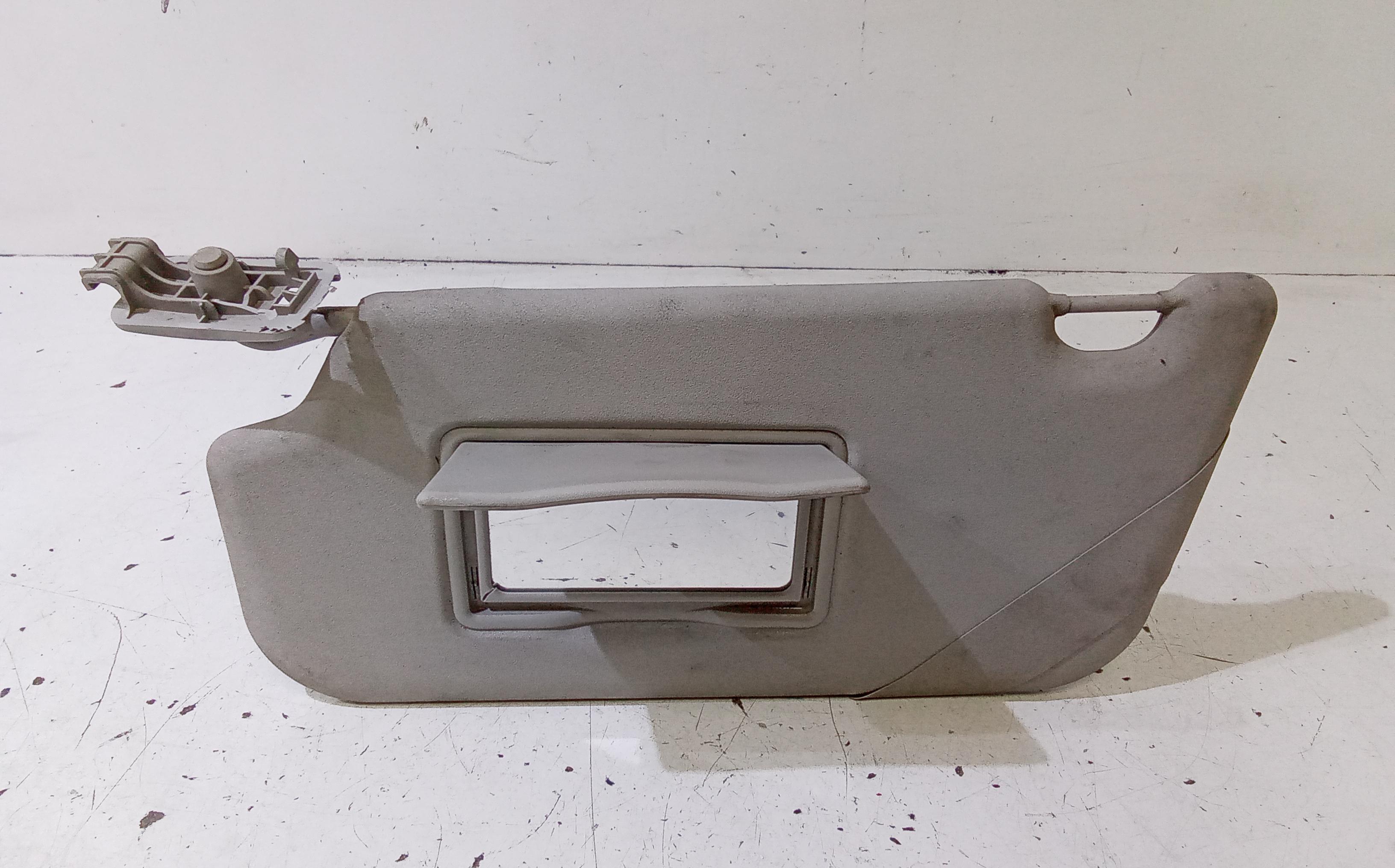 Aletta Parasole Parabrezza Sinistro 1702310 Usato