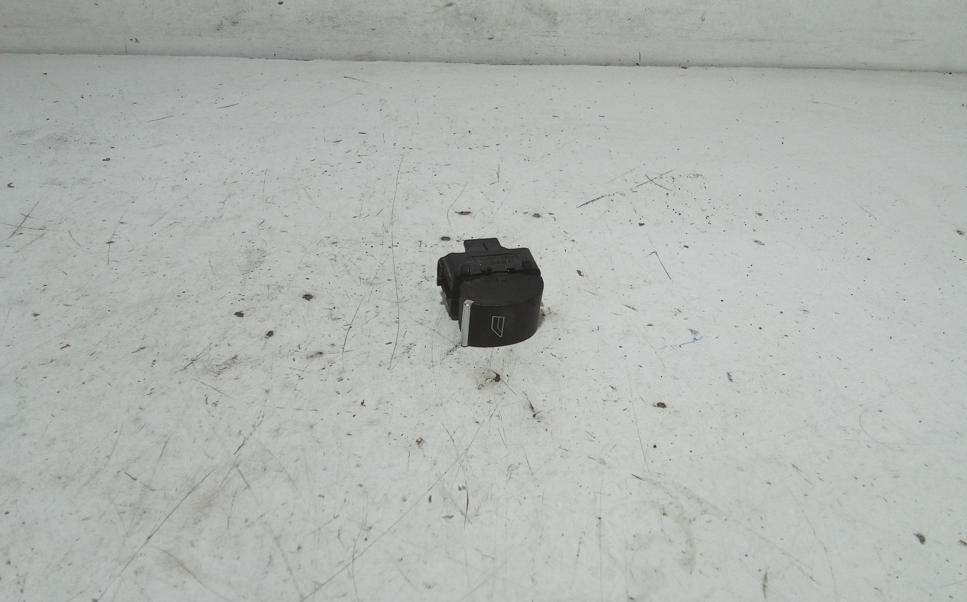 Interruttore Alzacristalli Porta Ant. Destro Usato