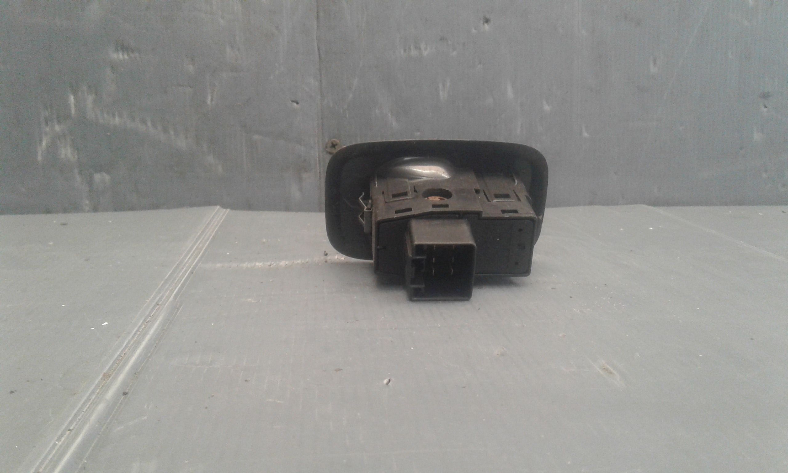 Interruttore Alzacristalli Porta Post. Sinistro 30658696 Usato