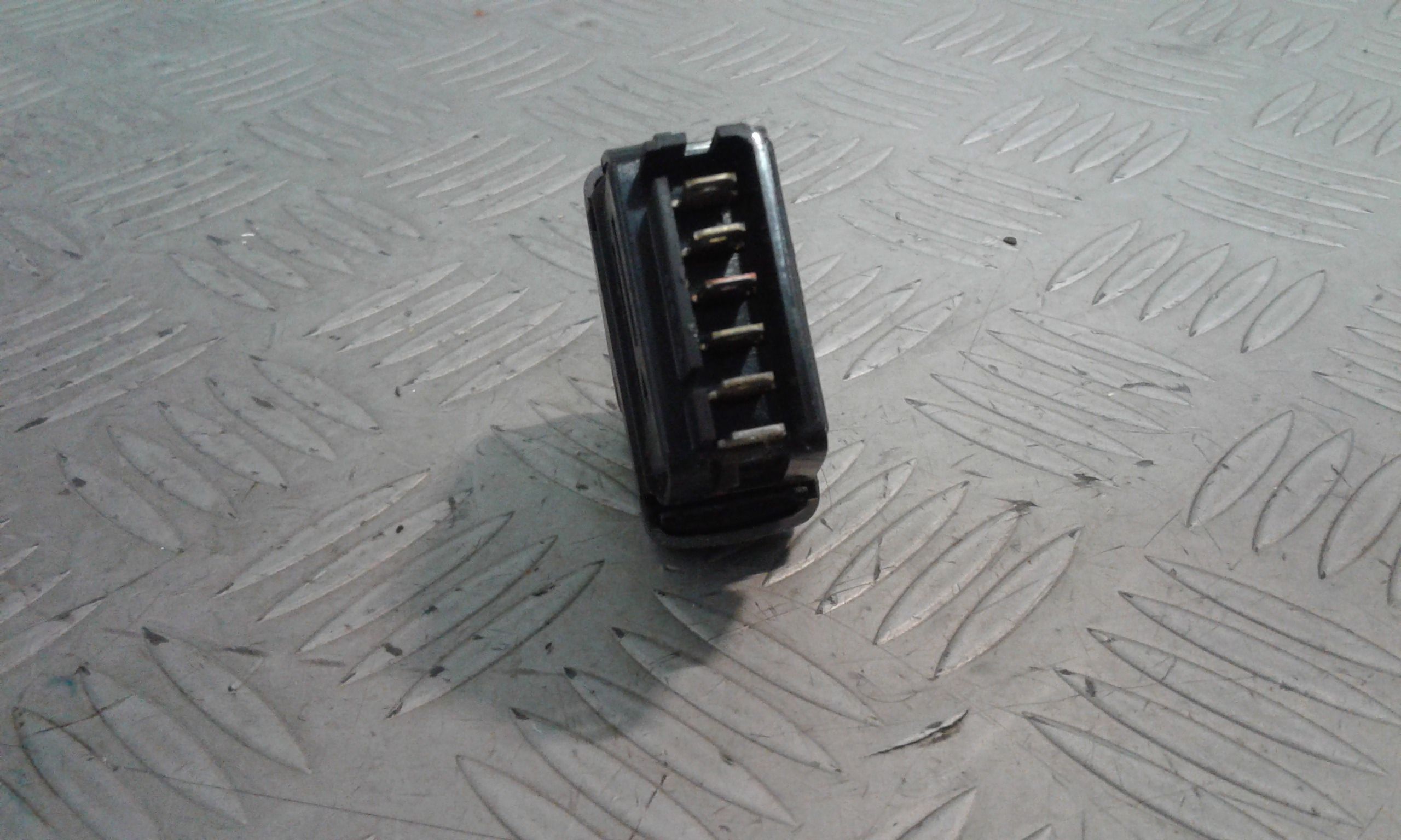 Interruttore Alzacristalli Porta Ant. Destro 7700432963 Usato