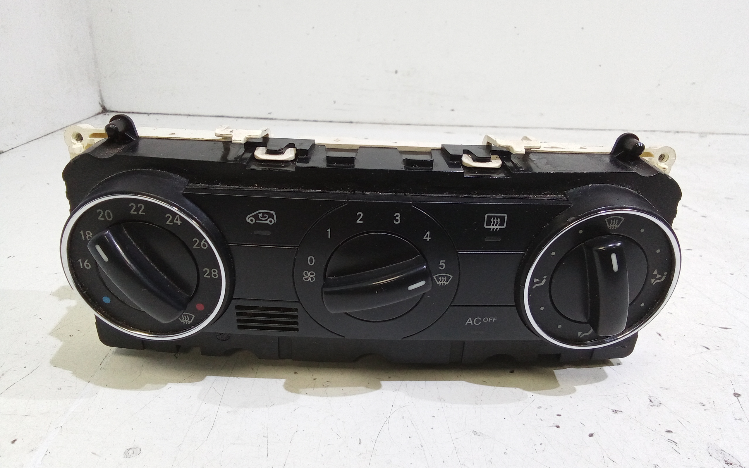 Blocco Comando Climatizzazione A1698302585 Usato