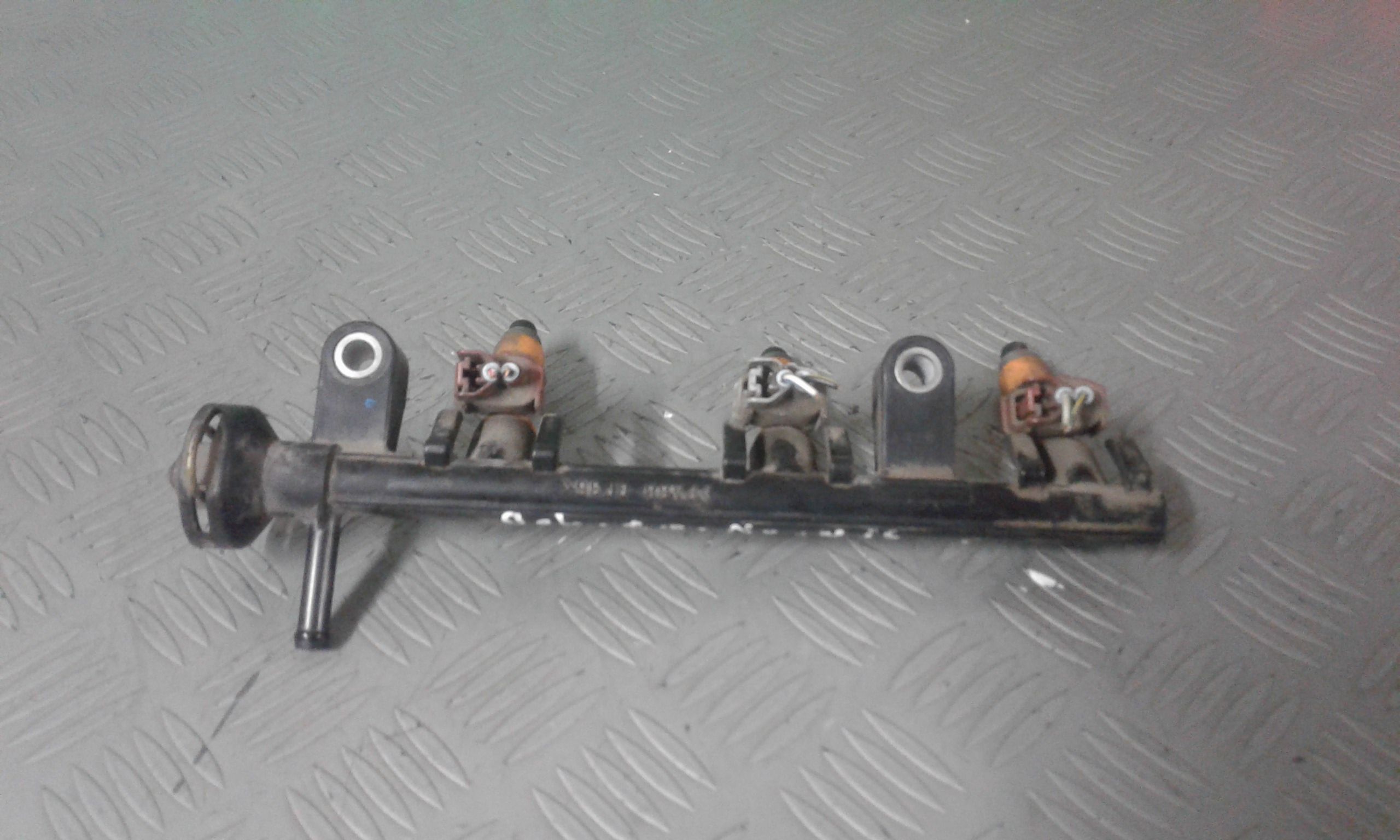 Iniettore 23209B9040 Usato