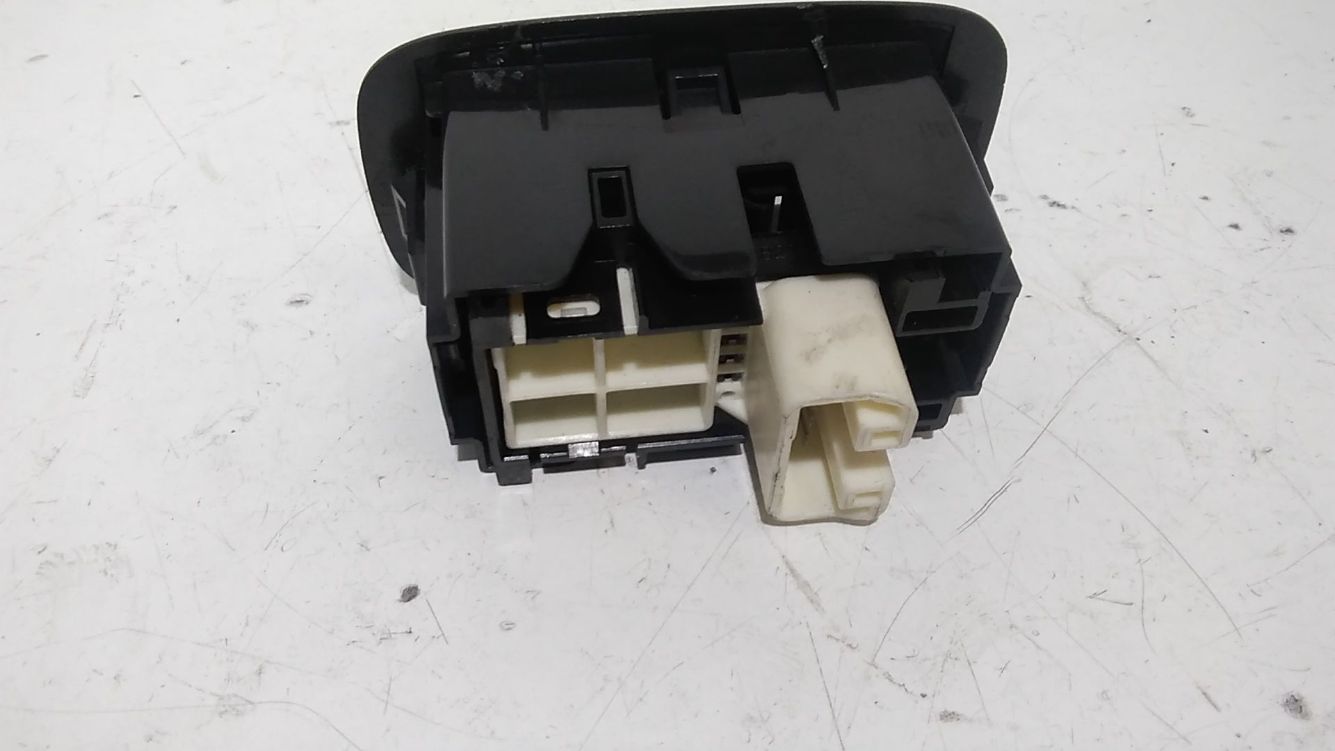 Interruttore Alzacristalli Porta Post. Sinistro 8481052030 Usato