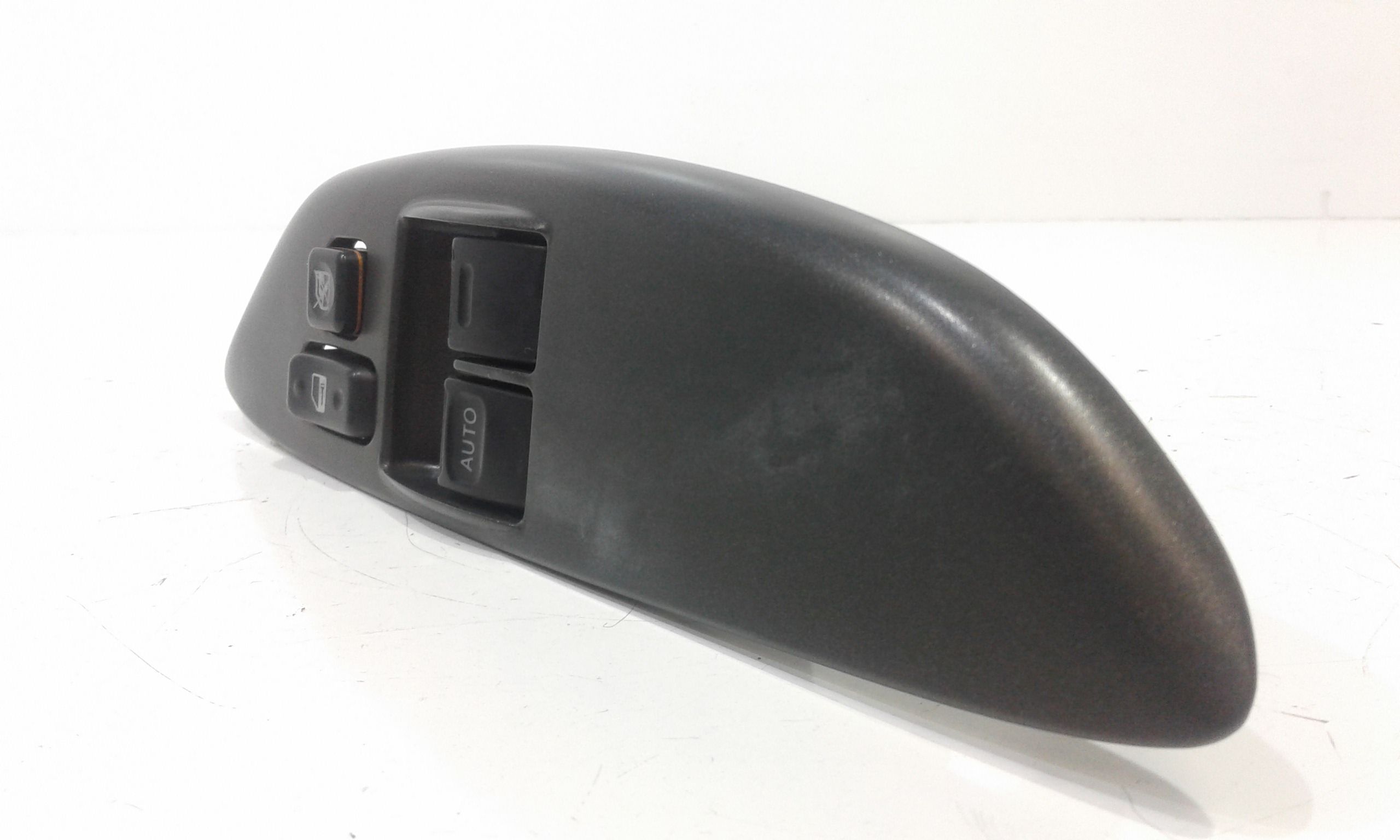 Interruttore Alzacristalli Porta Ant. Sinistro 8482010100 Usato