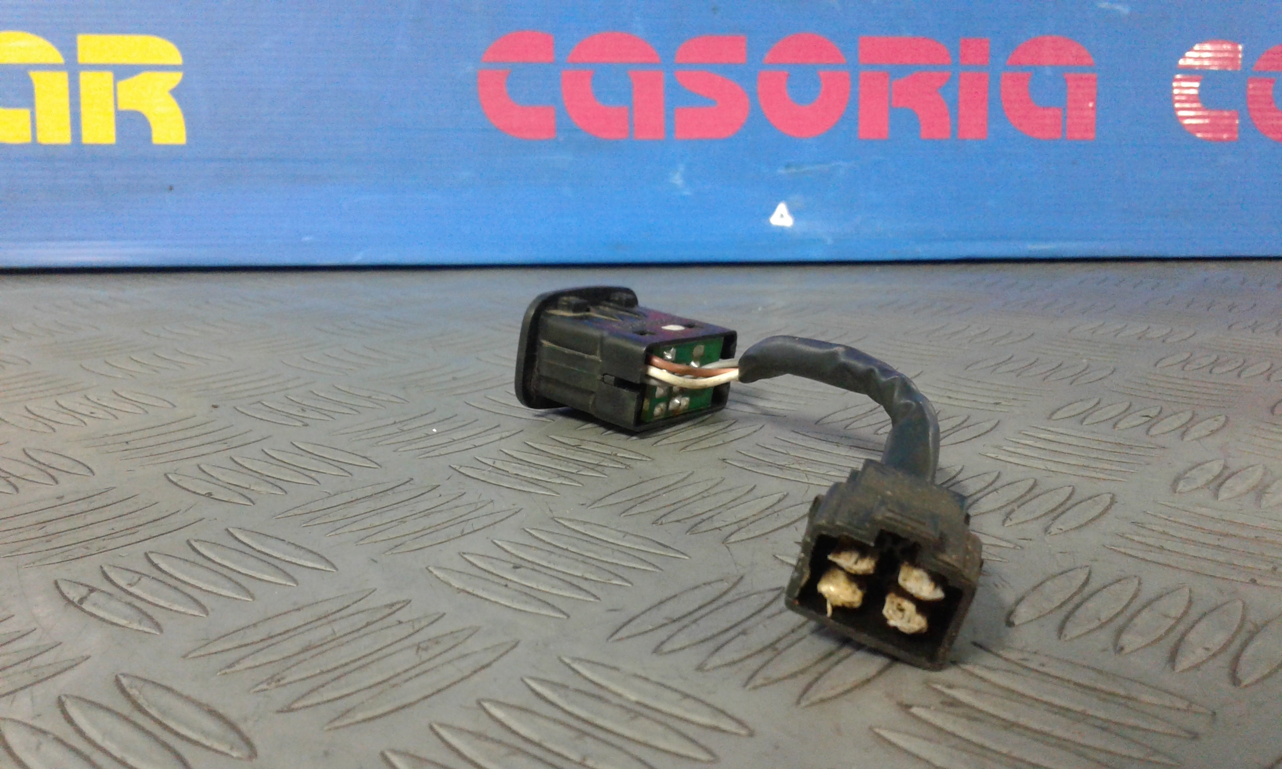 Interruttore Alzacristalli Porta Post. Sinistro 284354509902 Usato