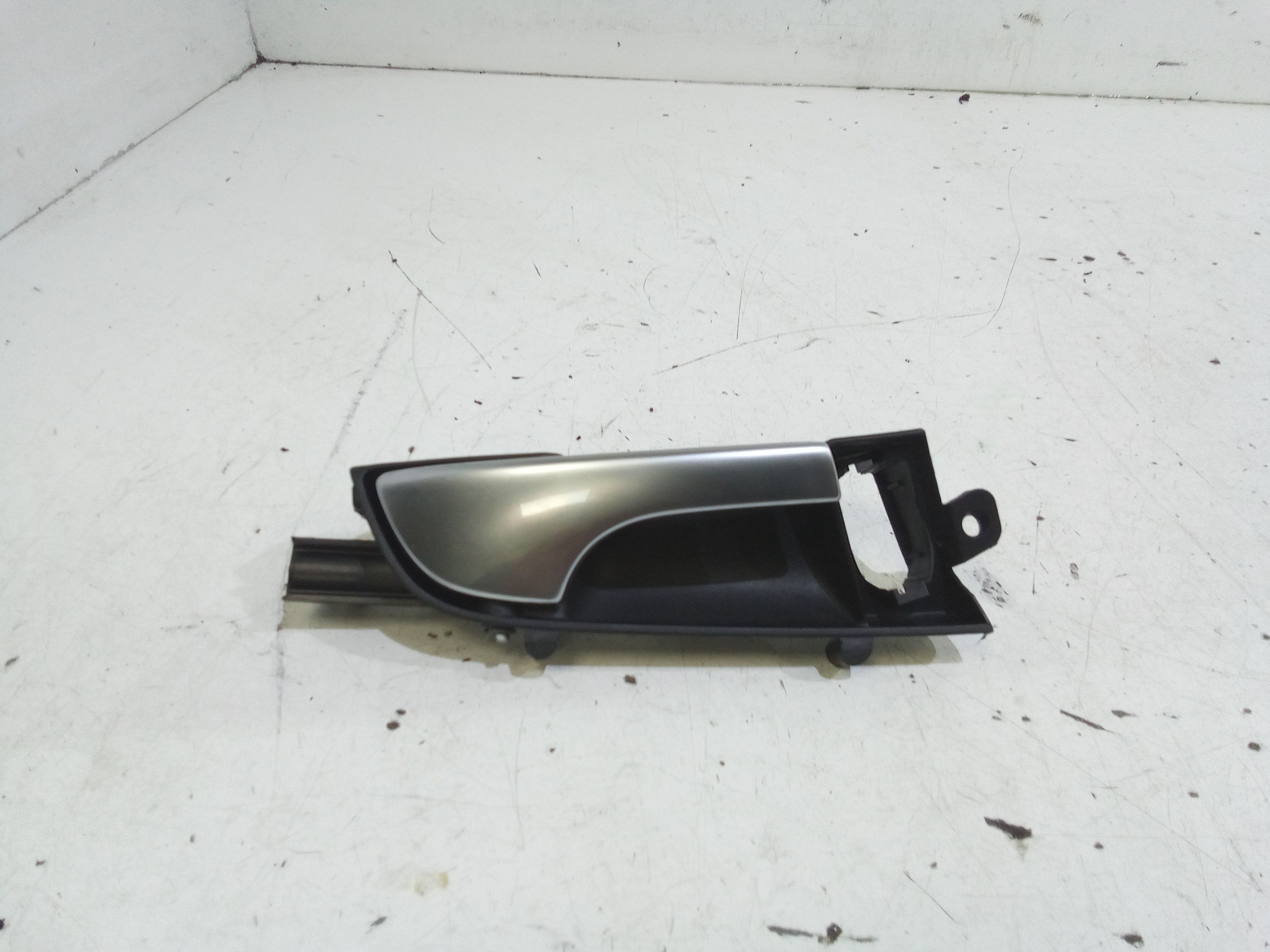 Maniglia Int. Apertura Porta Ant. Destro Usato