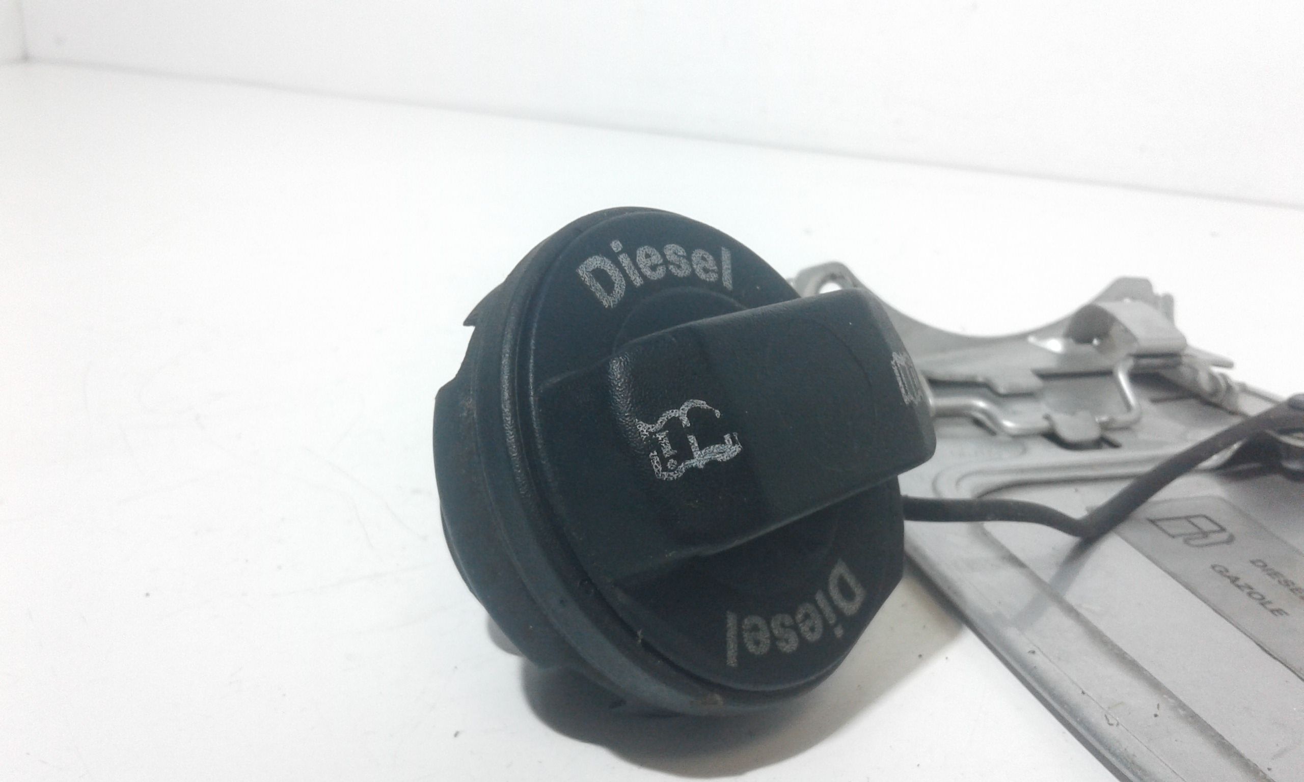 Sportello Carburante 8E0809905B Usato