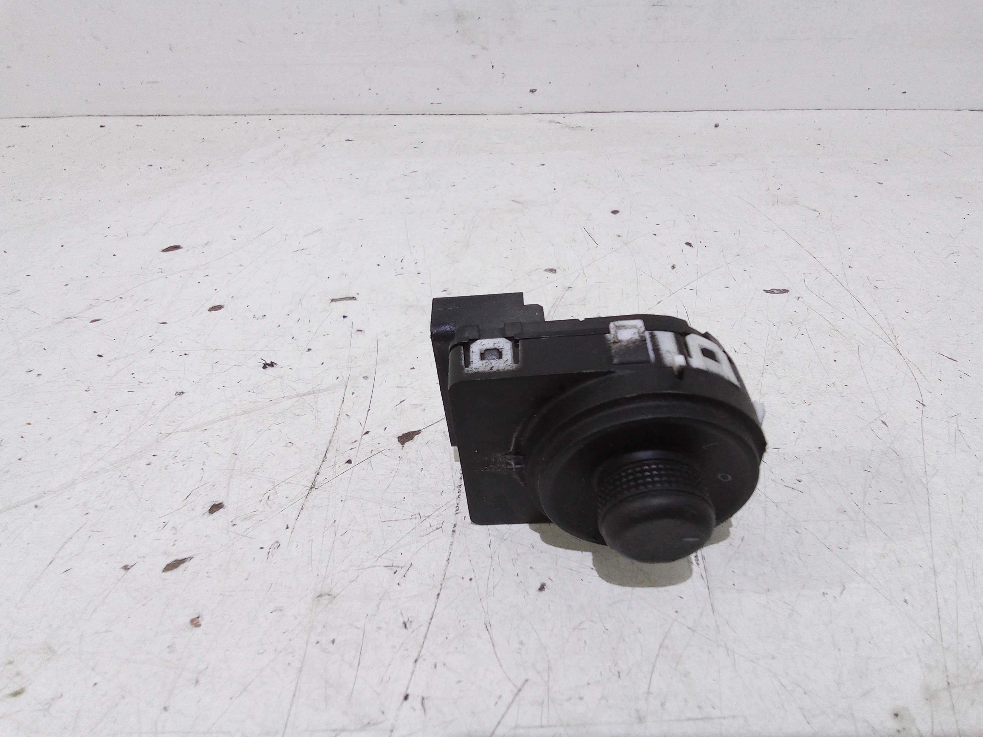 Interruttore Regolazione Retrovisore Est. 13271827 Usato