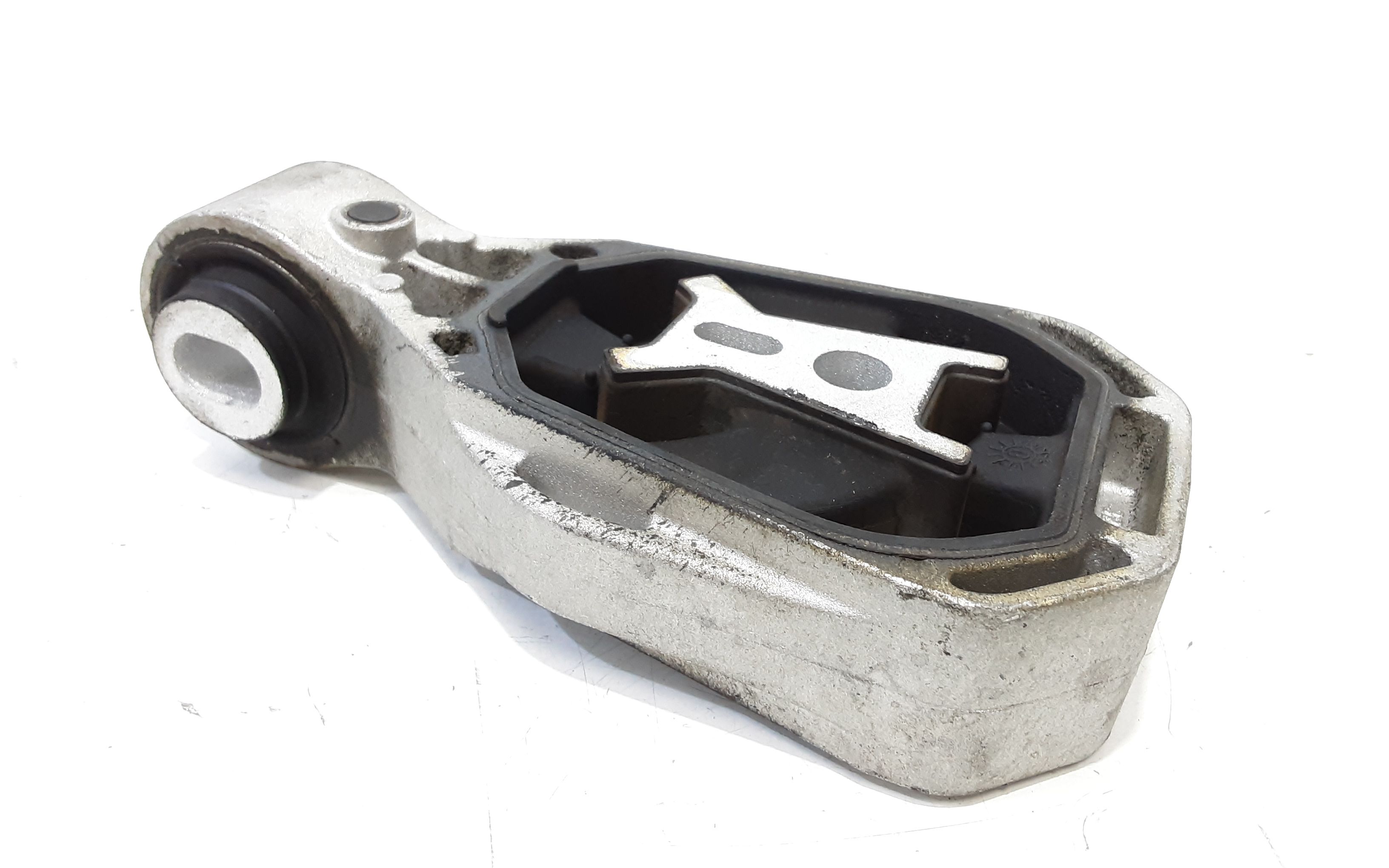 Piastra Alloggiamento Supporto Motore (Con Eventuale Bielletta O Tirante Associato) Usato