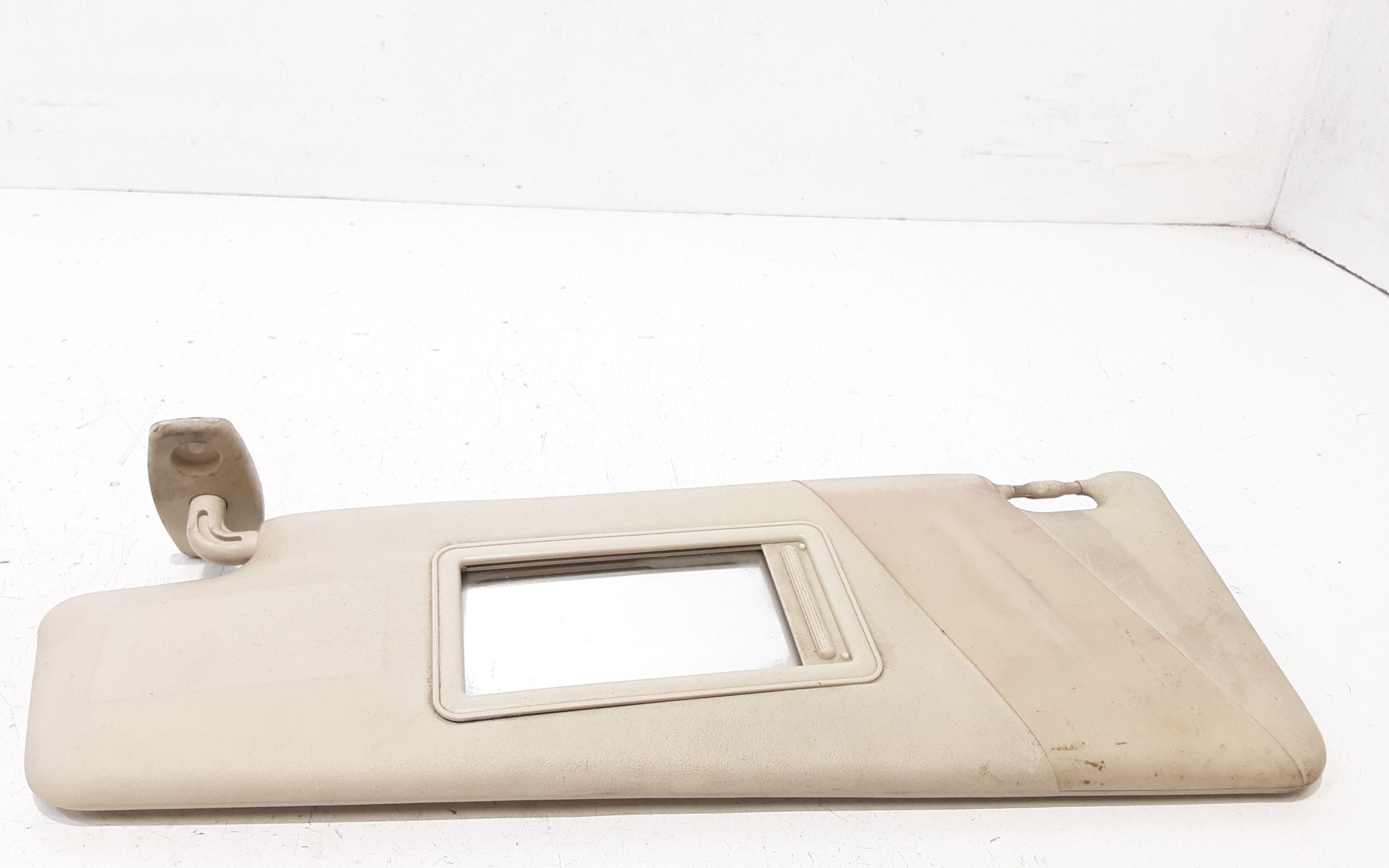 Aletta Parasole Parabrezza Sinistro 735361679 Usato