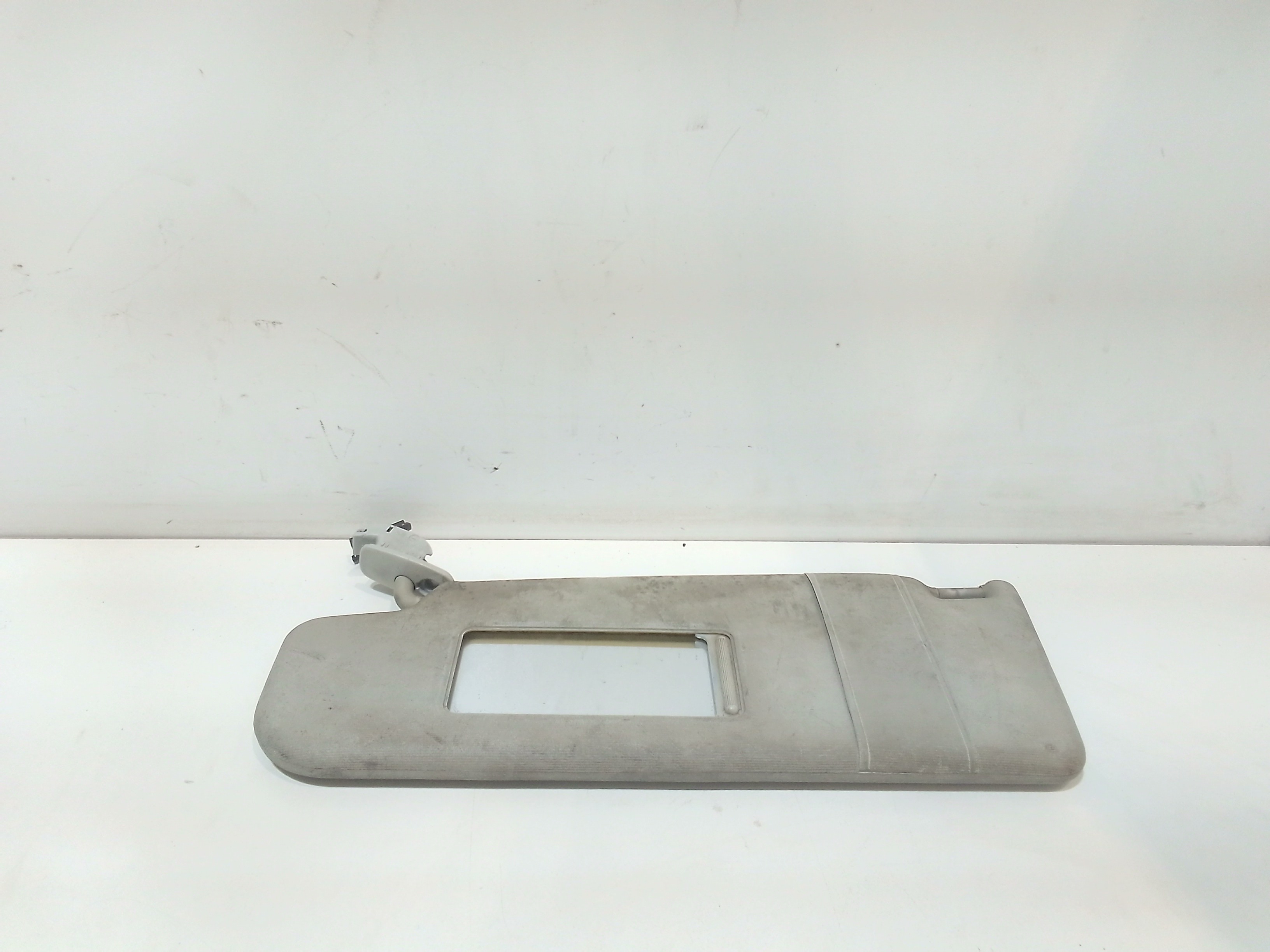 Aletta Parasole Parabrezza Sinistro 6X0857551E2F4 Usato