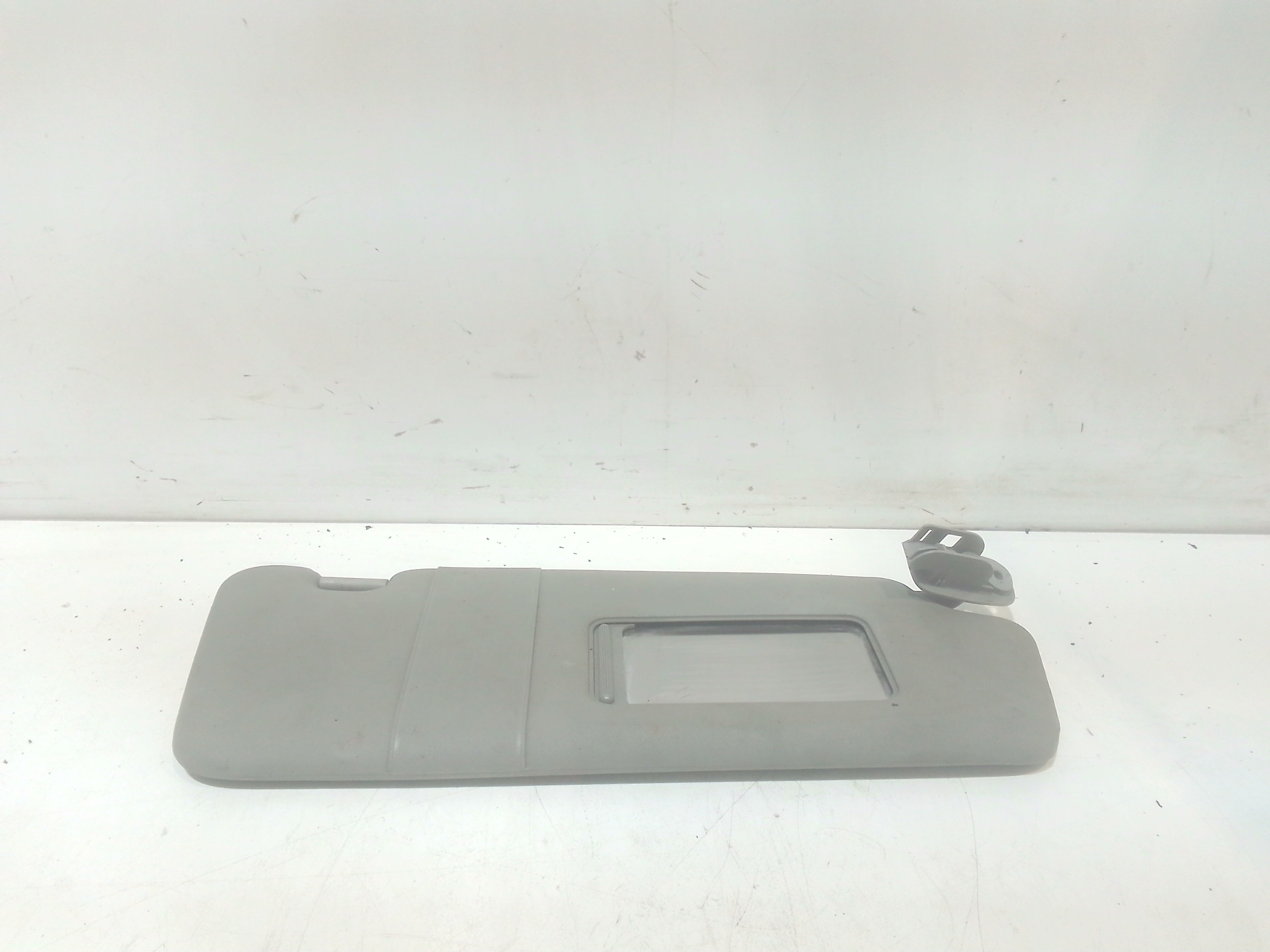 Aletta Parasole Parabrezza Destro 8E0857552H85P Usato