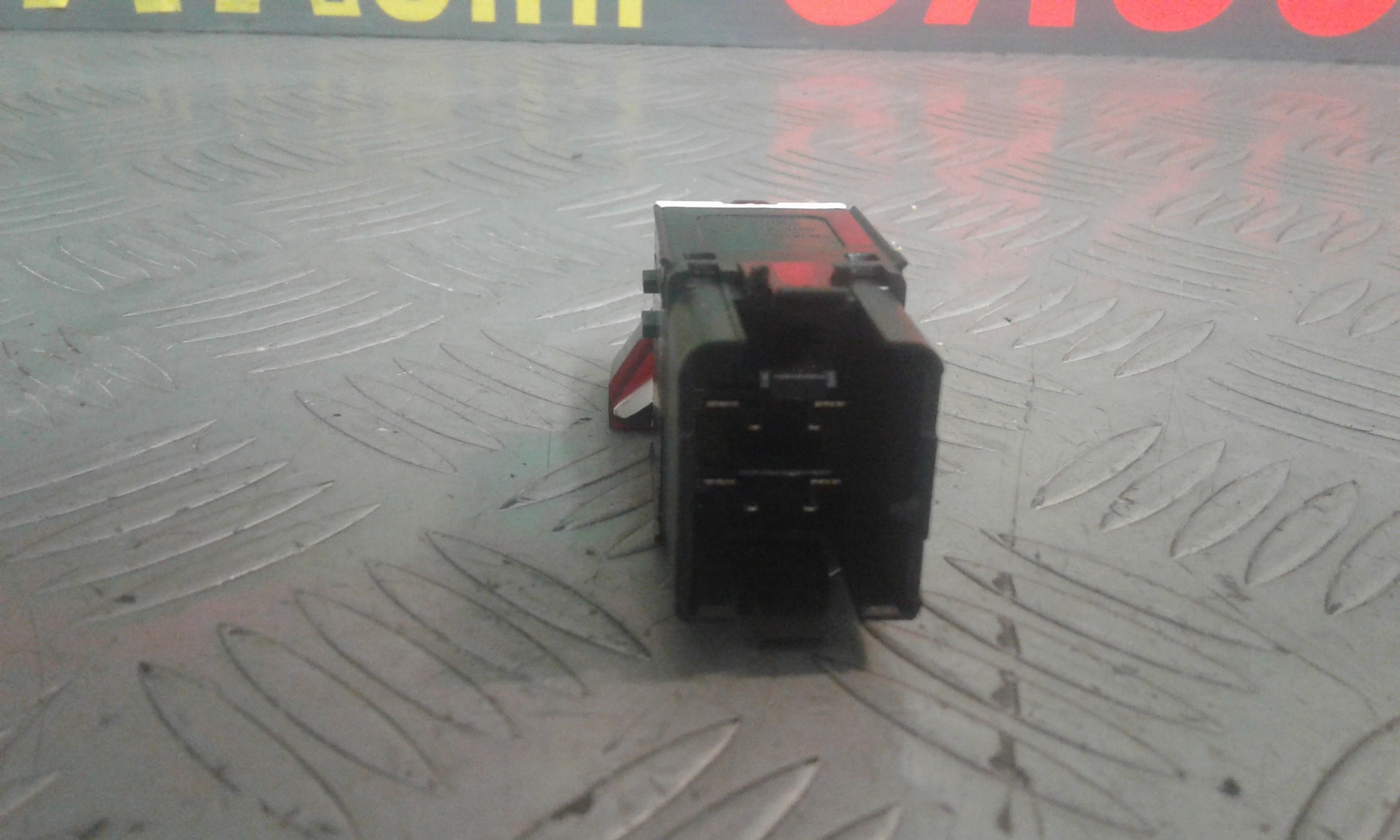 Interruttore Luci Emergenza 1T0953509B Usato