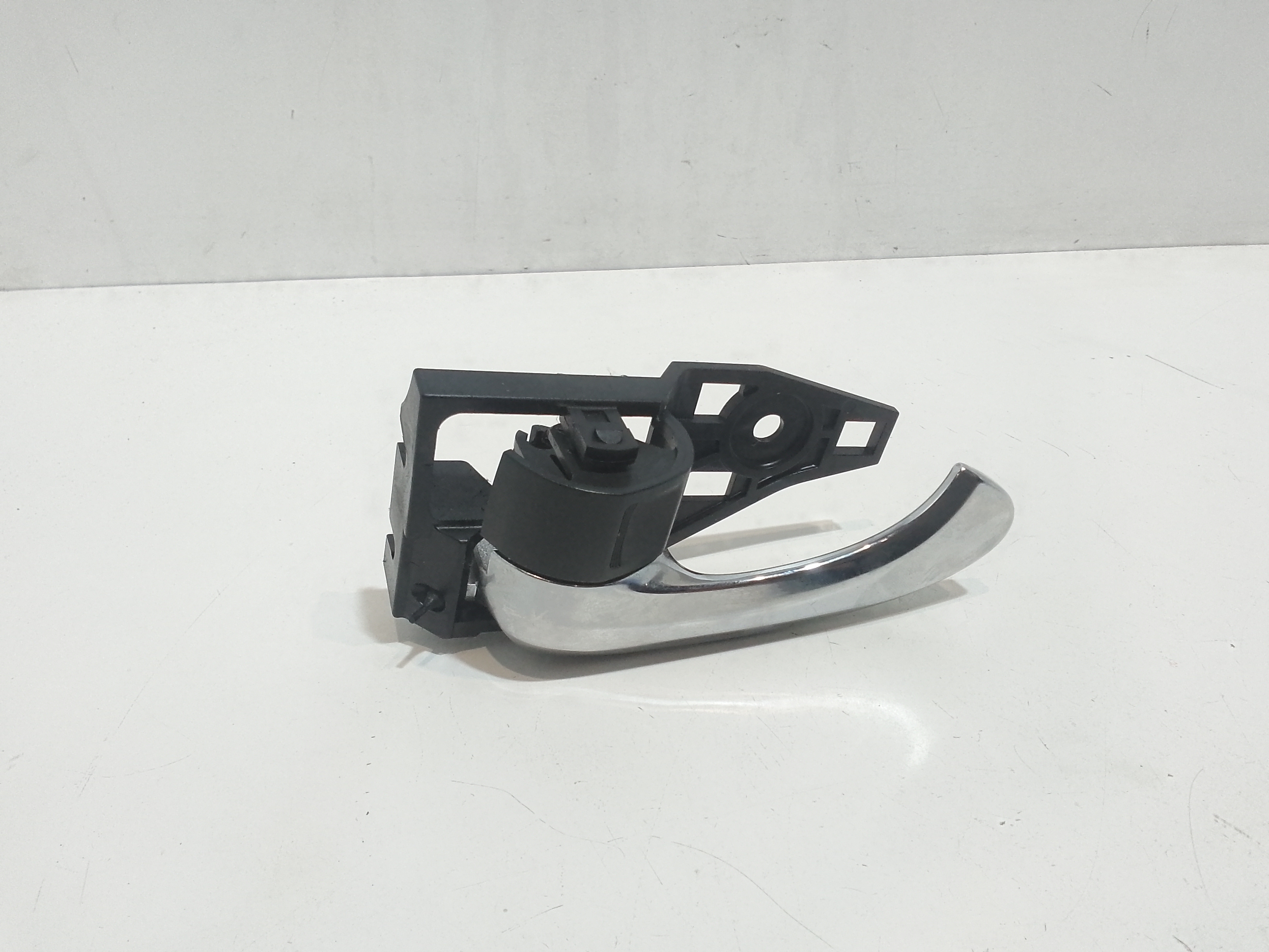 Maniglia Int. Apertura Porta Post. Sinistro 6920633100B0 Usato