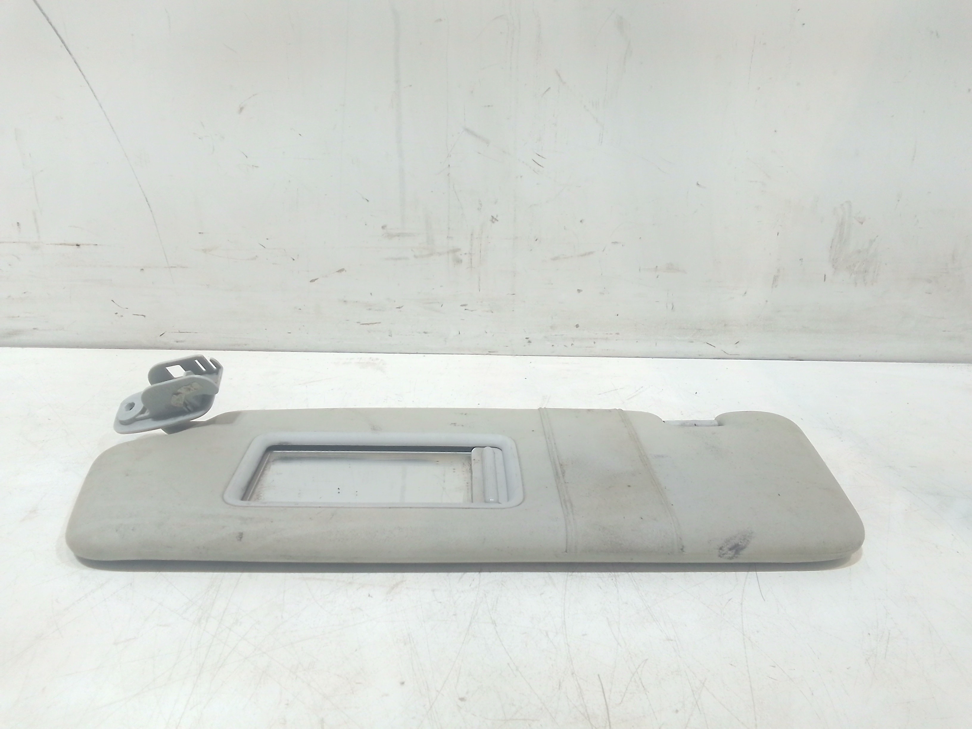 Aletta Parasole Parabrezza Sinistro 8E0857551P85P Usato